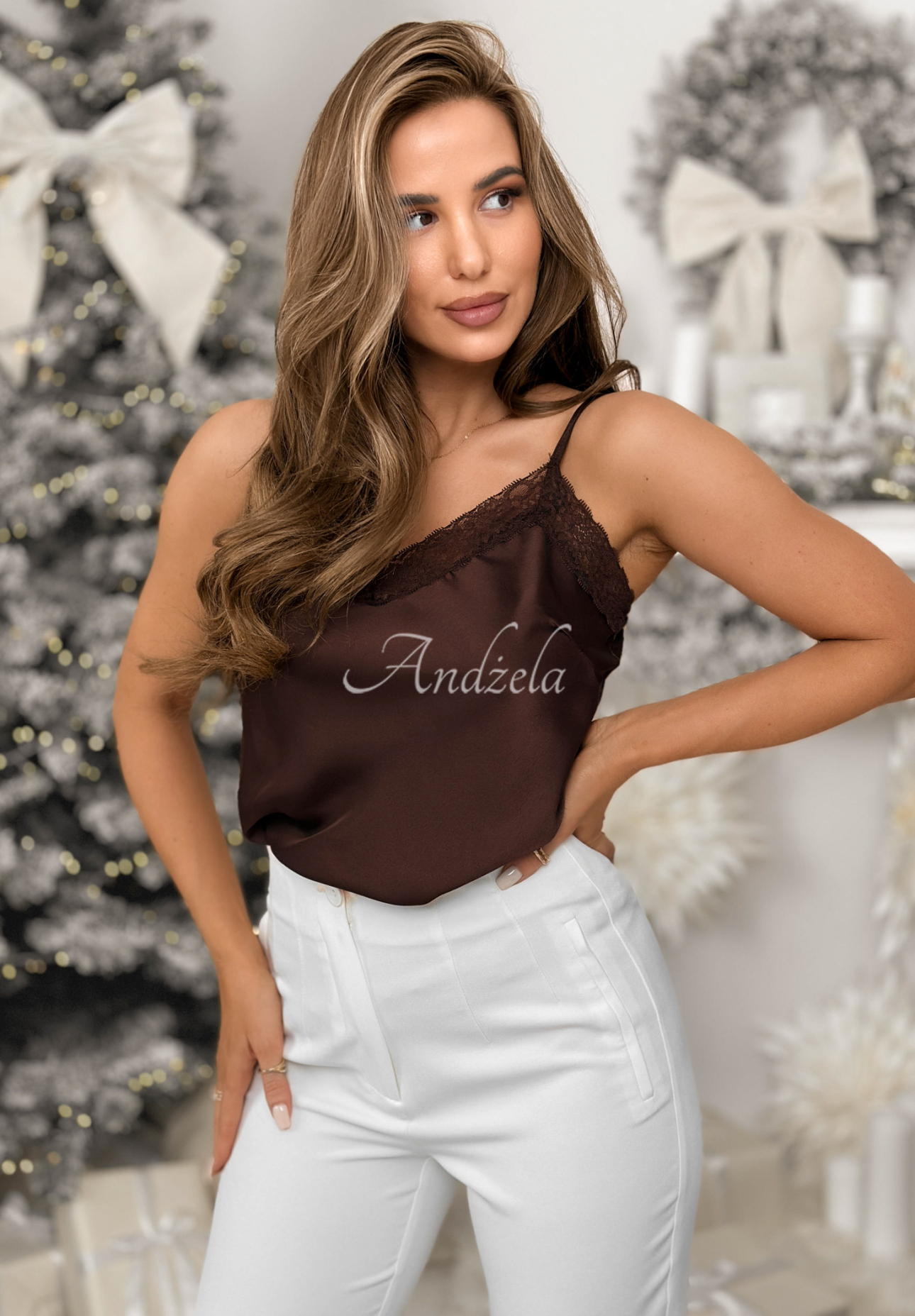 Saténový top na ramienkach s čipkou Unsaid Words čokoládový