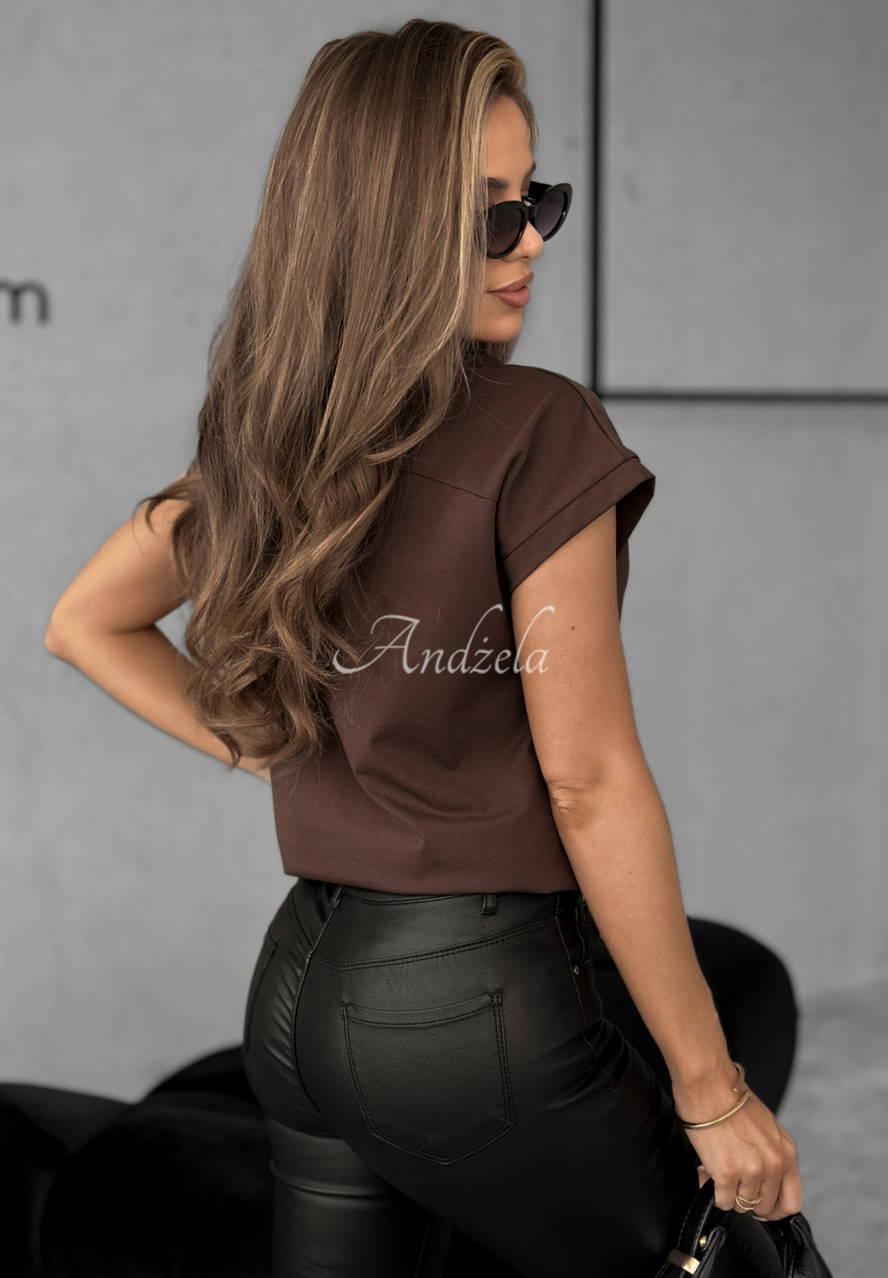 Tričko V-neck čokoládový