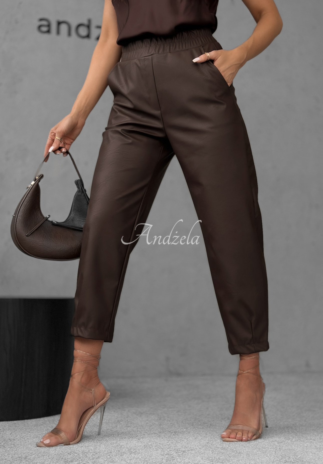 Voskované nohavice She Is Strong čokoládové