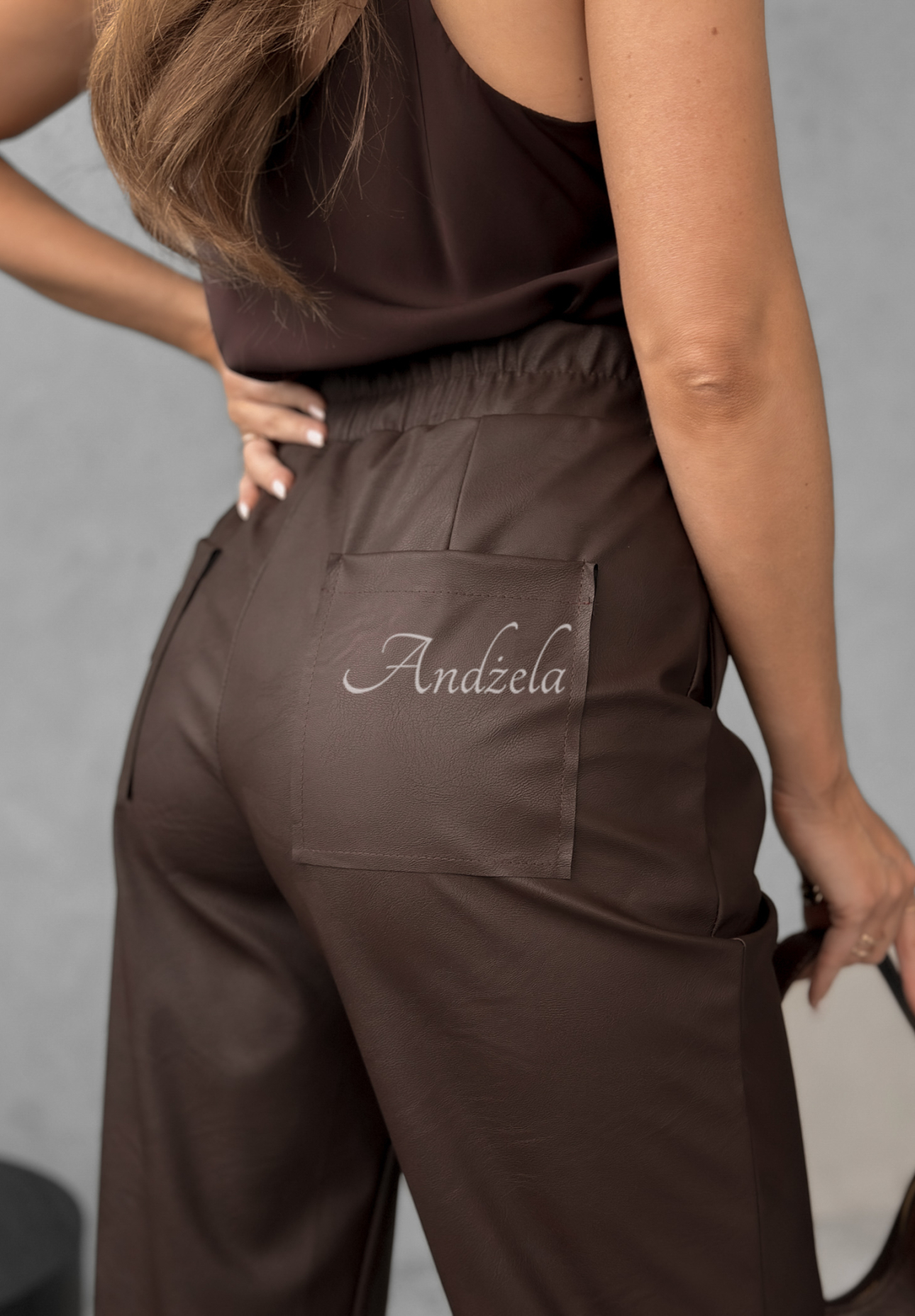 Voskované nohavice She Is Strong čokoládové