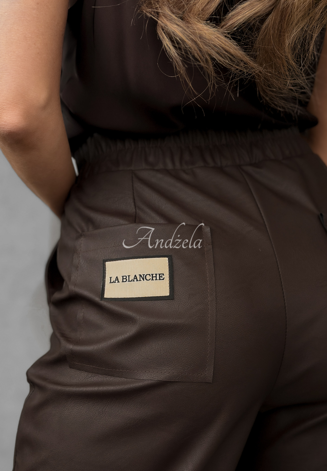 Voskované nohavice She Is Strong čokoládové