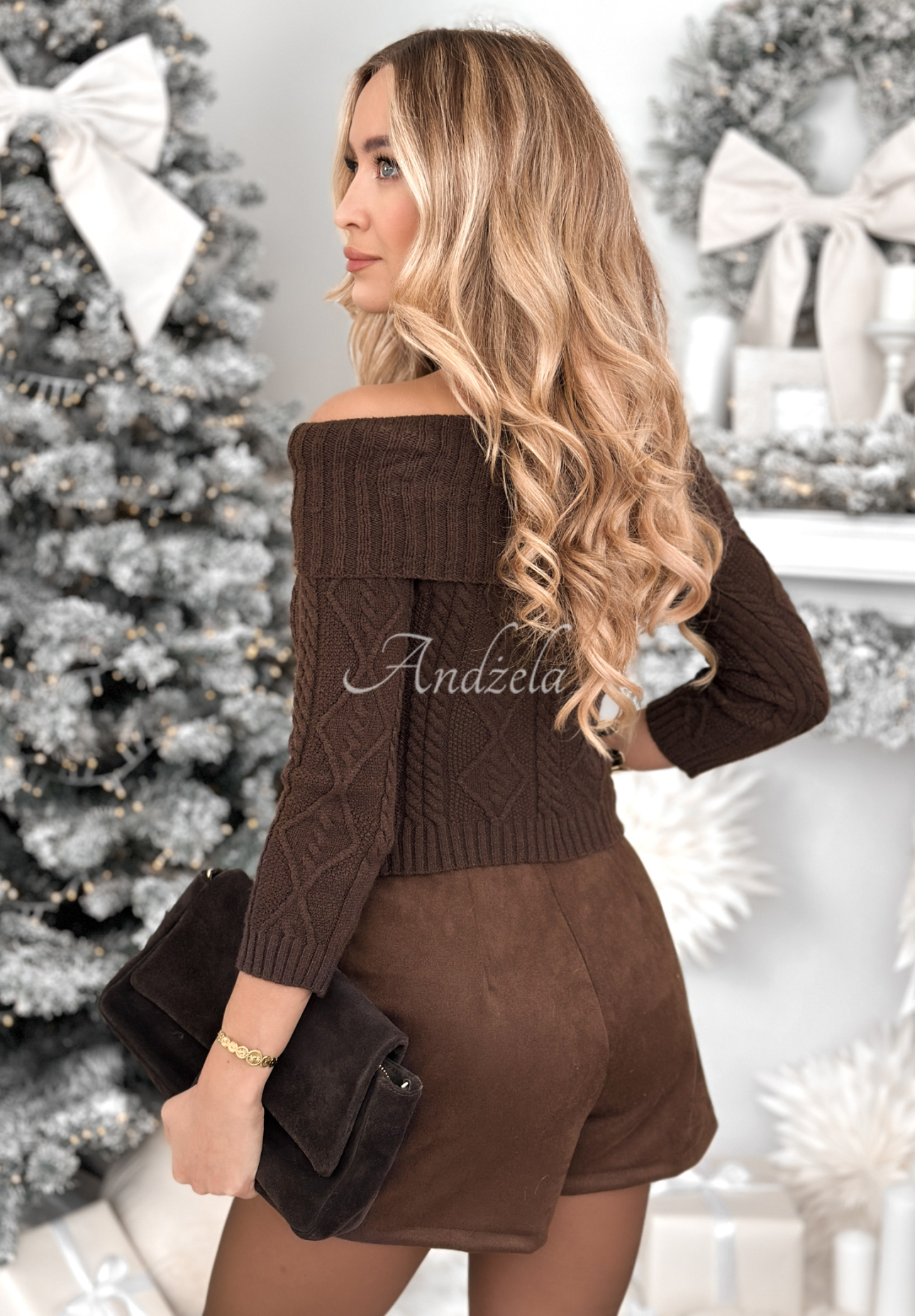 Viskózový sveter s odhalenými ramenami Family Time čokoládový