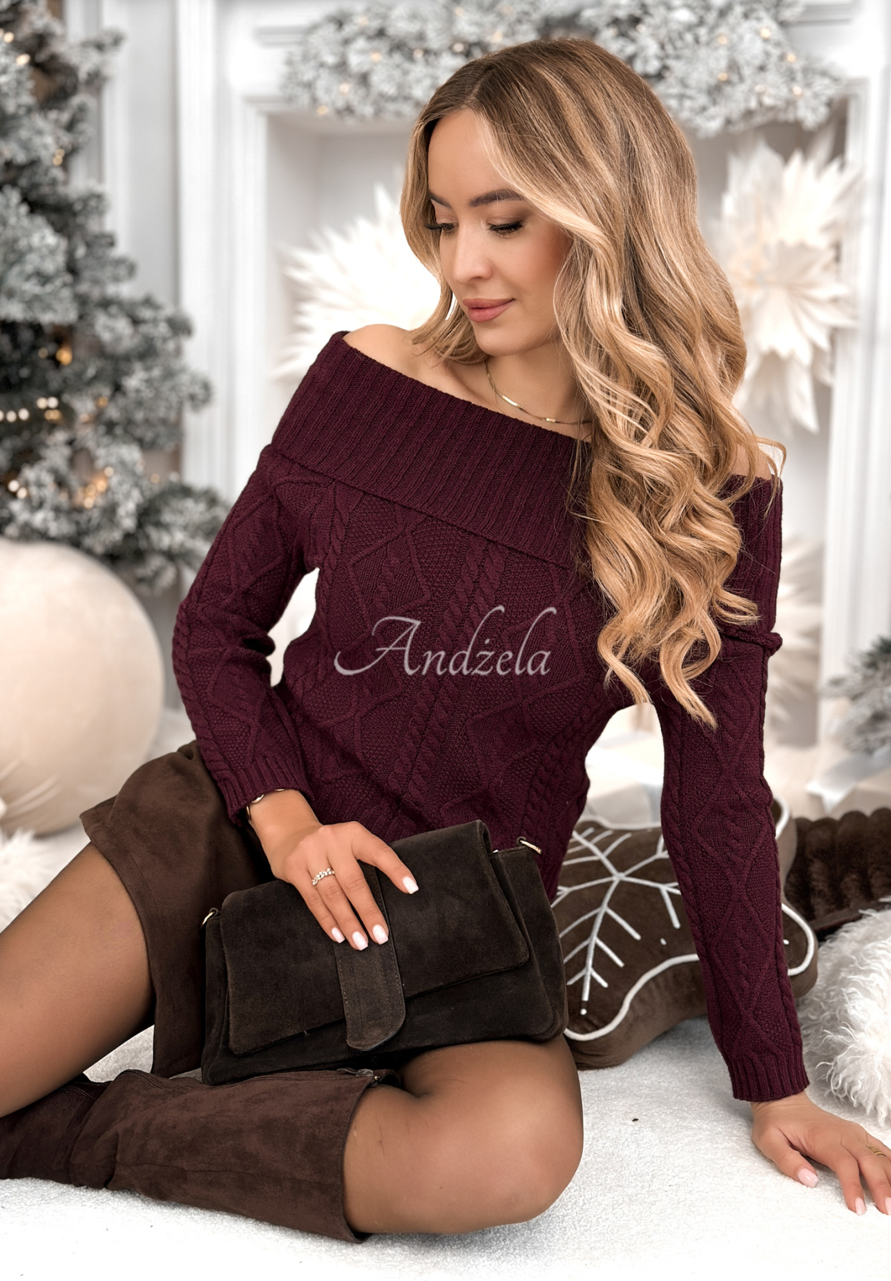 Viskózový sveter s odhalenými ramenami Family Time bordová