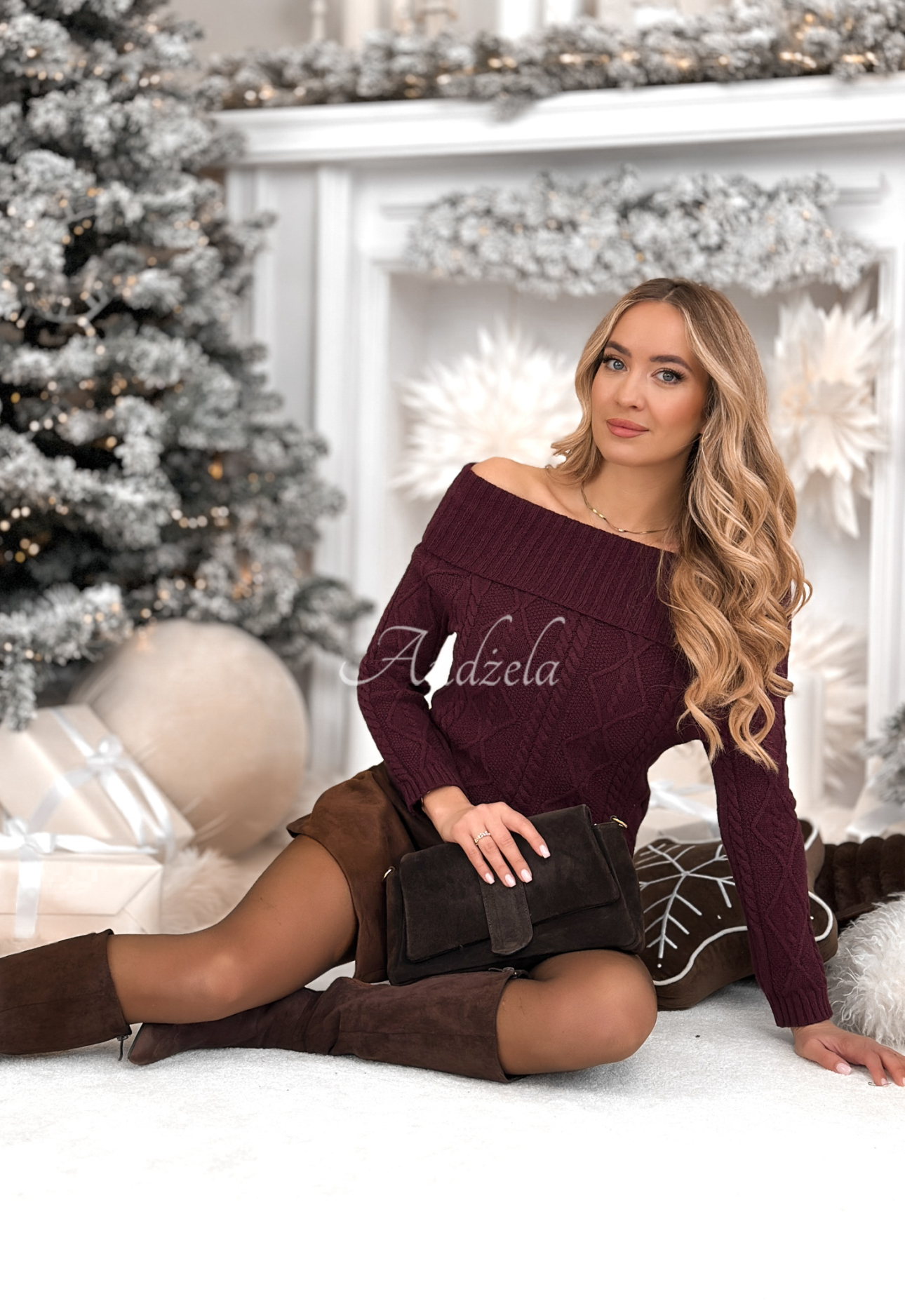 Viskózový sveter s odhalenými ramenami Family Time bordová