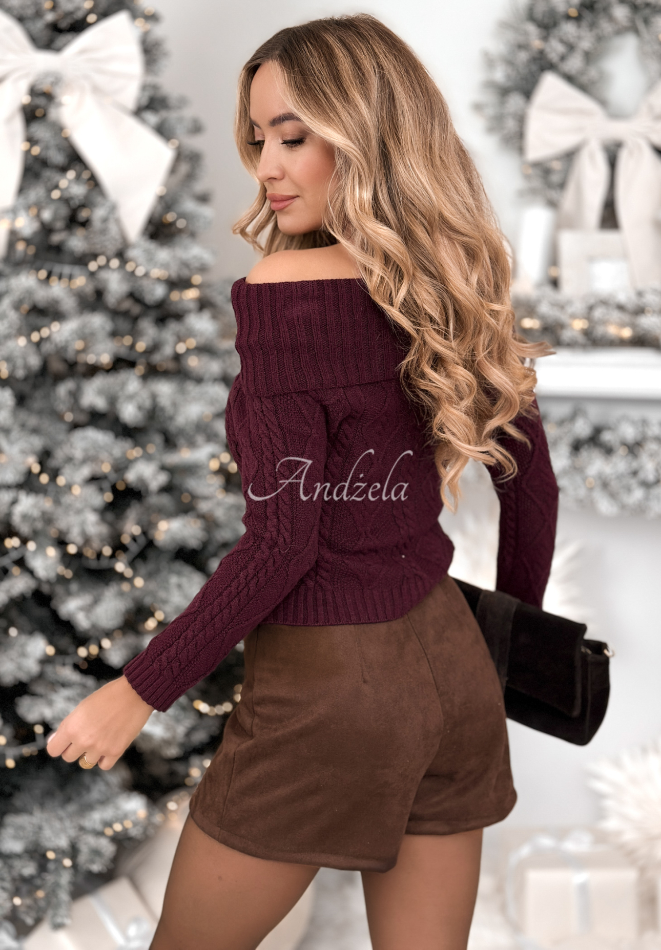 Viskózový sveter s odhalenými ramenami Family Time bordová