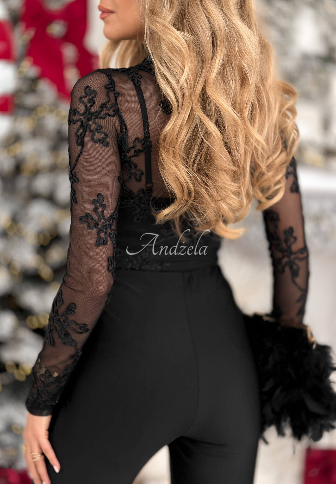 Sieťkovaná blúzka s výšivkami Go On A Date čierna