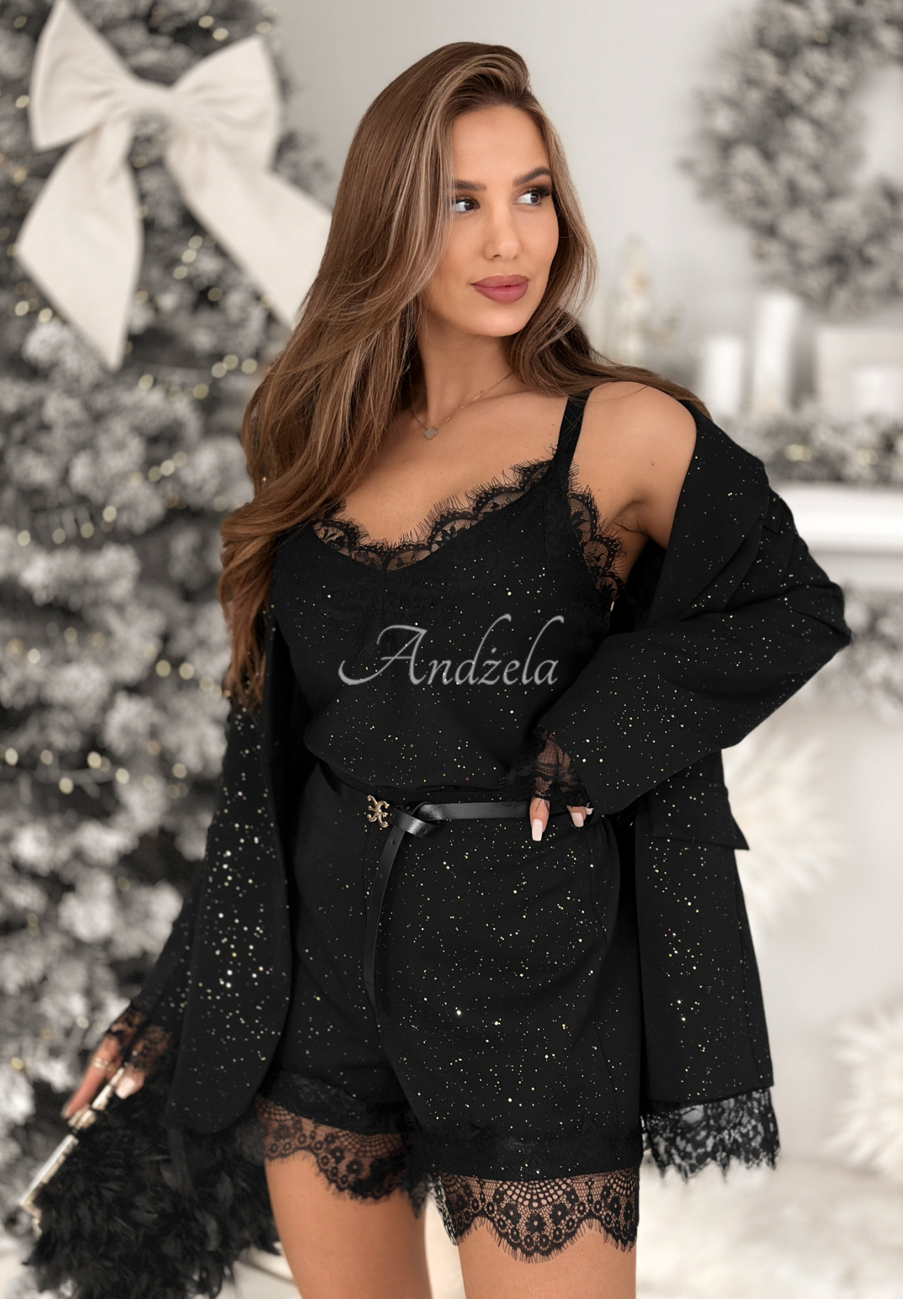 Lesklý top na ramienkach s čipkou Shine &amp; Sparkle čierne