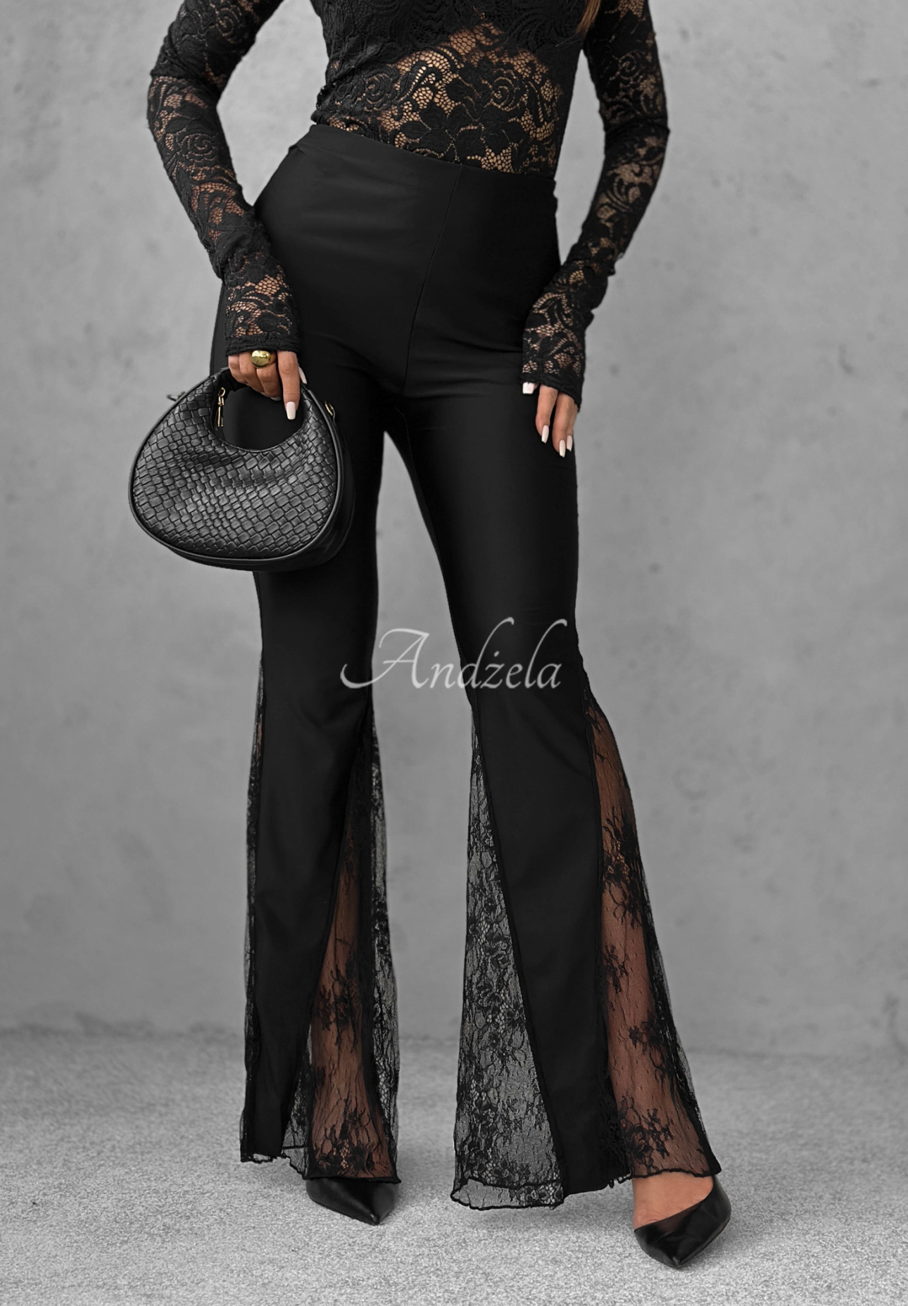 Látkové, zvonové nohavice s čipkou Compliment Me čierne