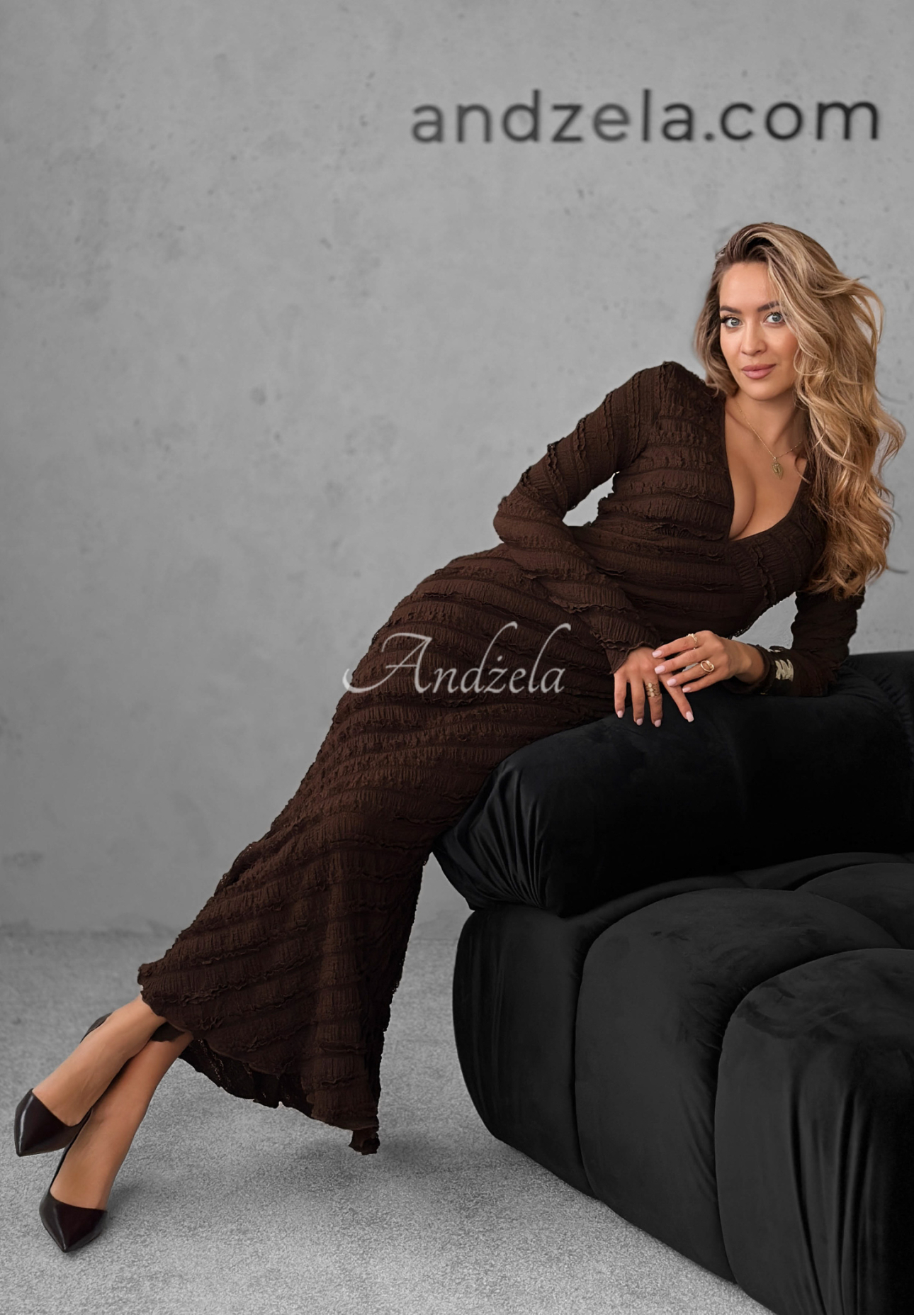 Šaty maxi s volánmi Still Miss You čokoládová