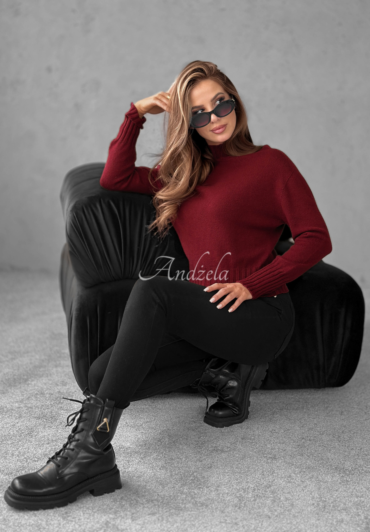 Krátky viskózový sveter s rolákom Single Snowflake bordová