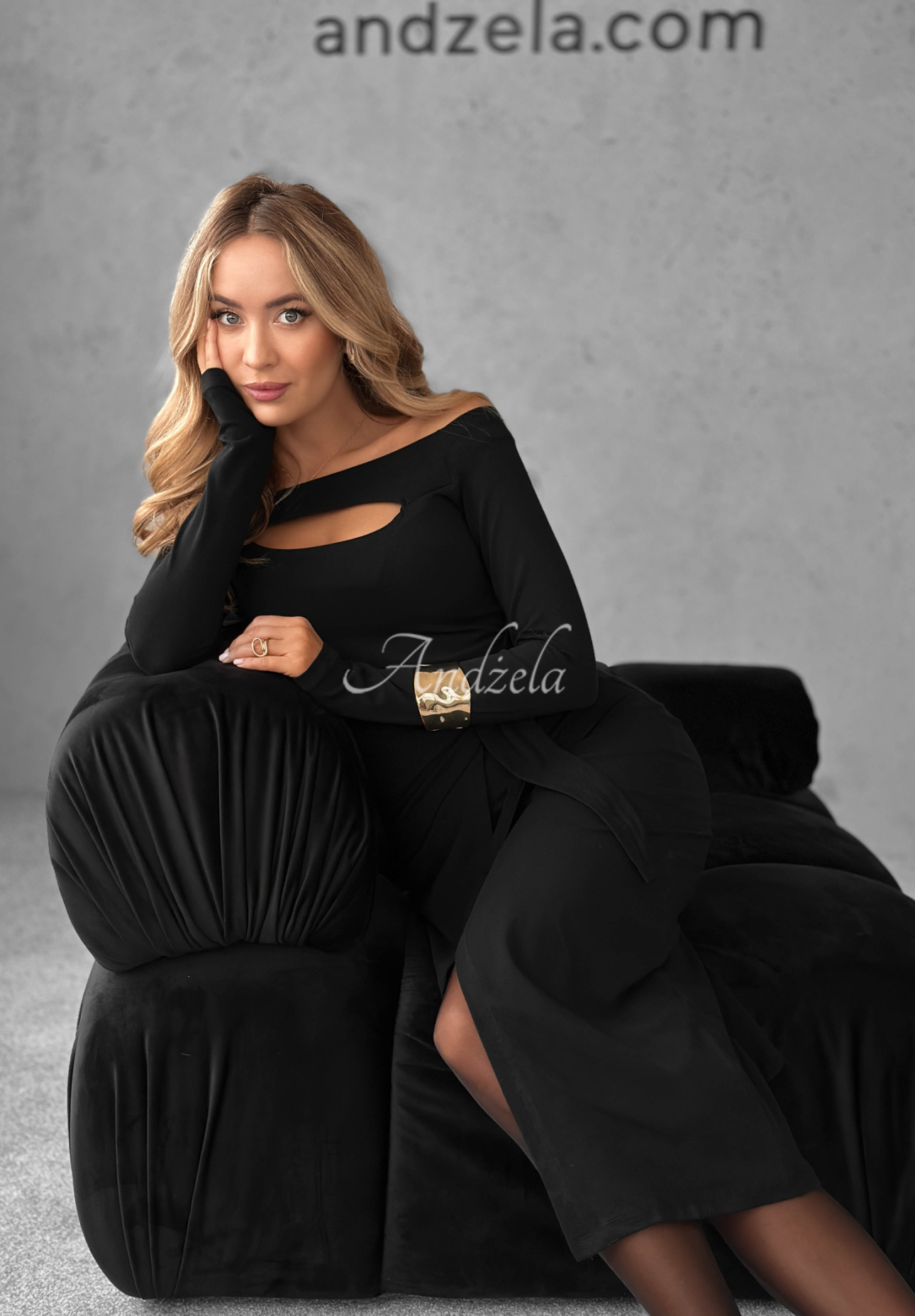 Zavinovacie šaty s prestrihom Morelli čierna