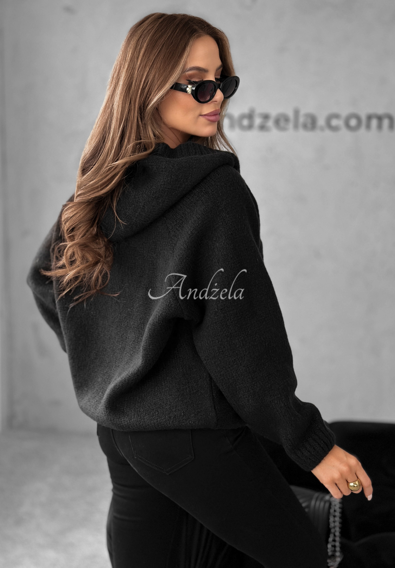 Sveter oversize so šnurovaním a kapucňou Laossi čierne