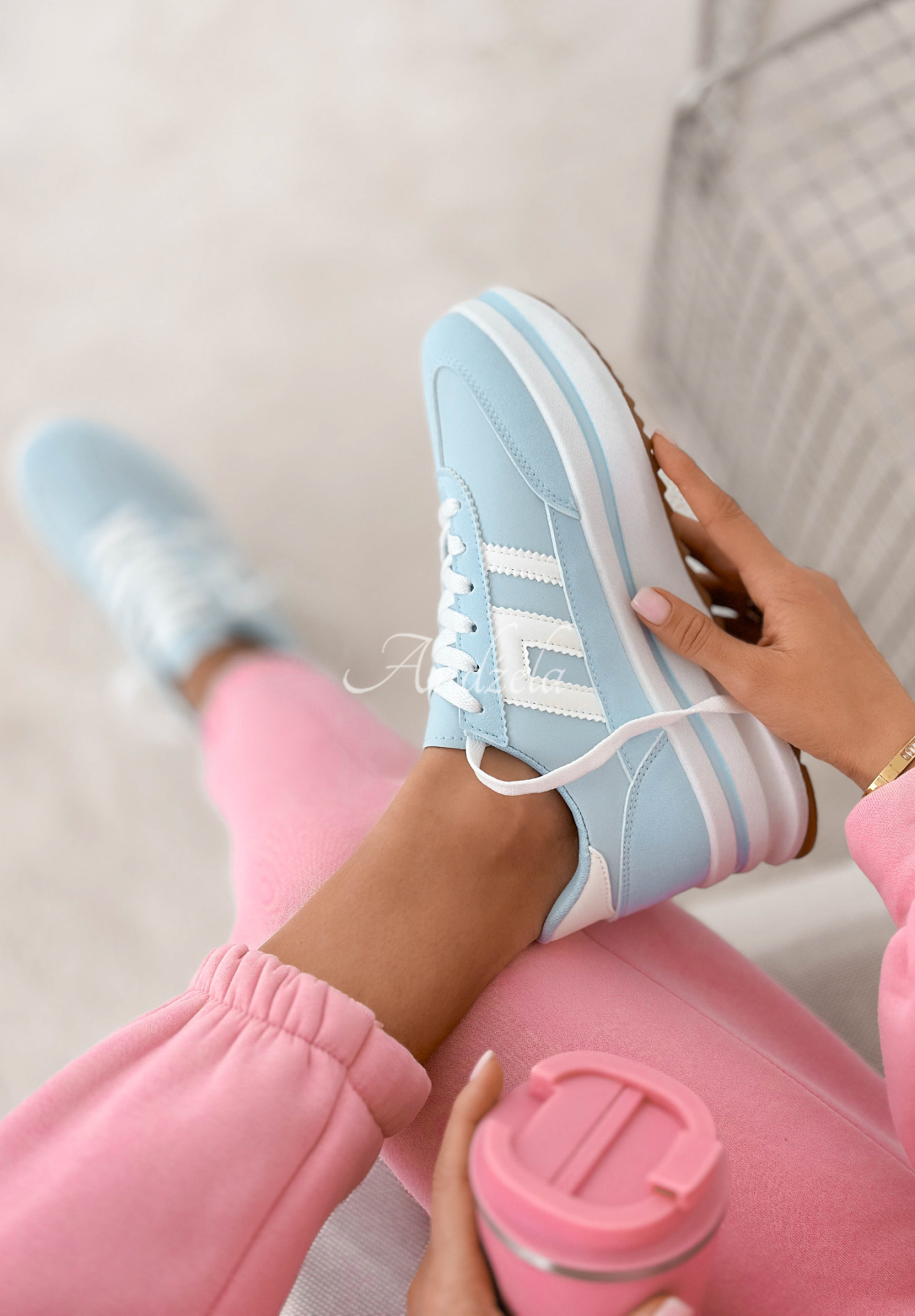 Tenisky Not Going Anywhere blankytné