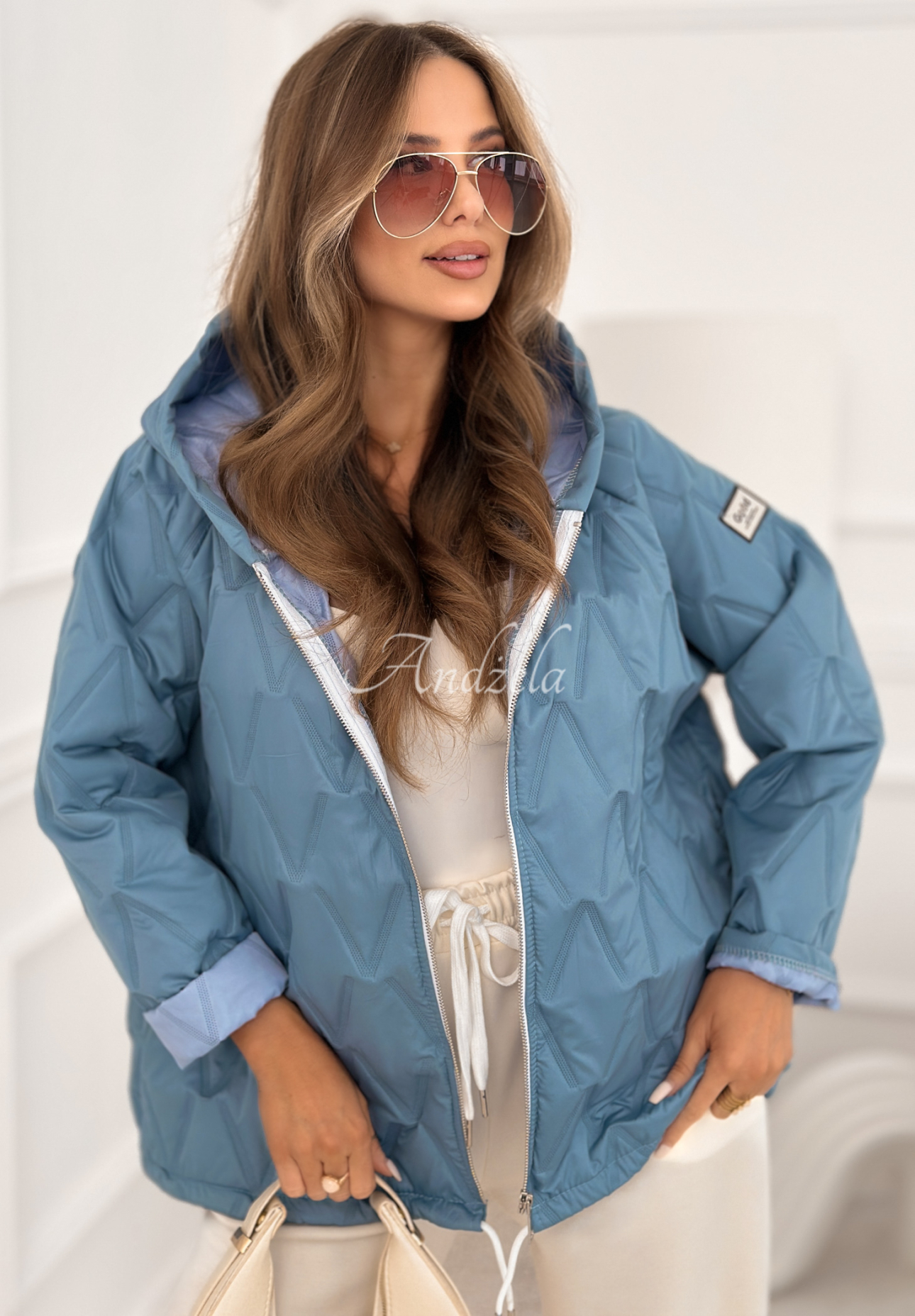 Krátka prešívaná bunda s kapucňou Springtime Starts blankytná