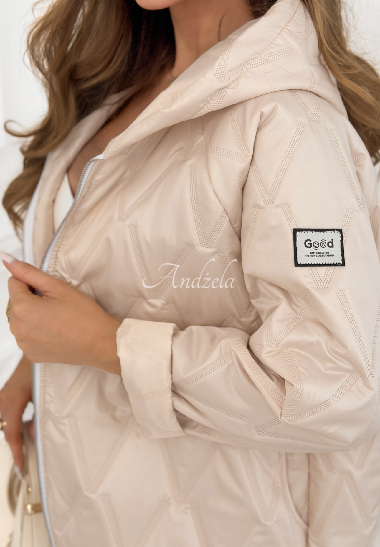 Krátka prešívaná bunda s kapucňou Springtime Starts béžová