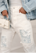 Nohavice džínosové z naszywkami Maybe In May biele