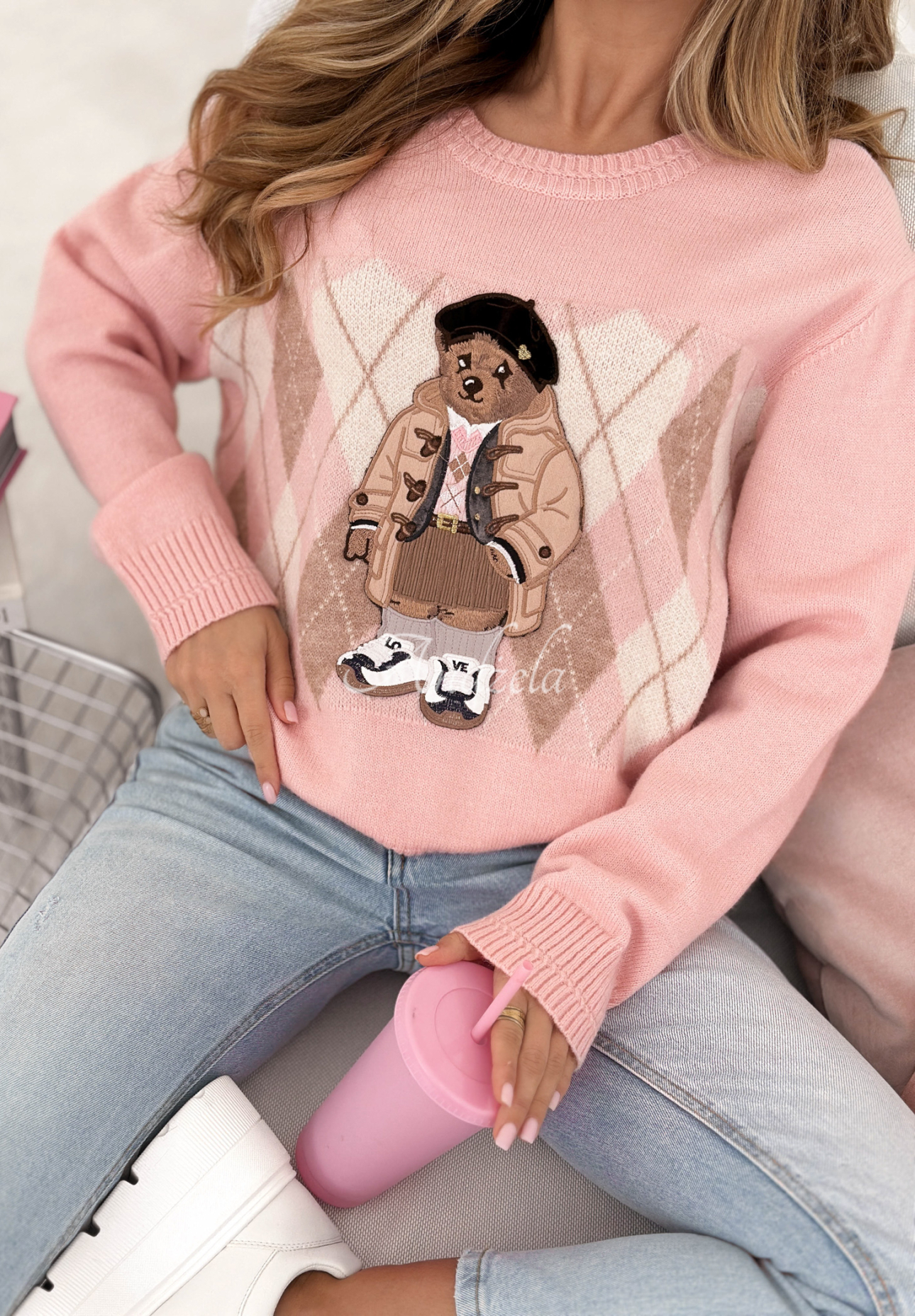 Viskózový sveter s diamantovým vzorom a medvedíkom Lady Bear púdrovo ružová