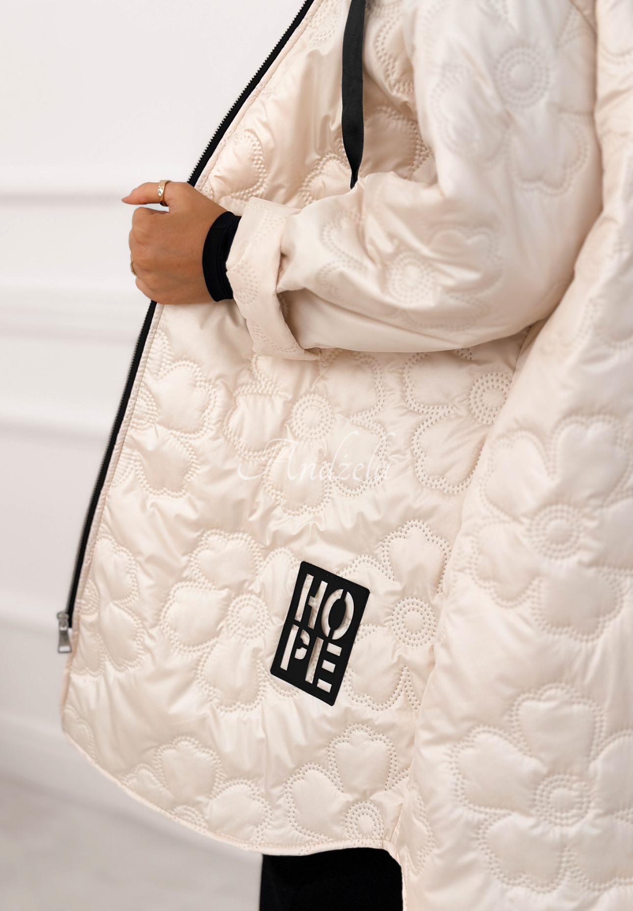 Dlhá prešívaná bunda s kapucňou For The Season béžová