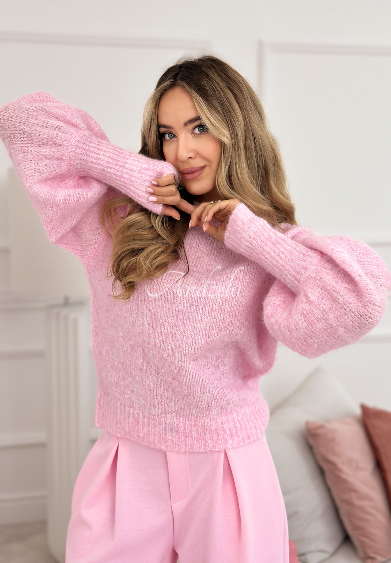 Mäkký sveter s naberanýmí rukávmi a vlnou Colorful Clouds ružová