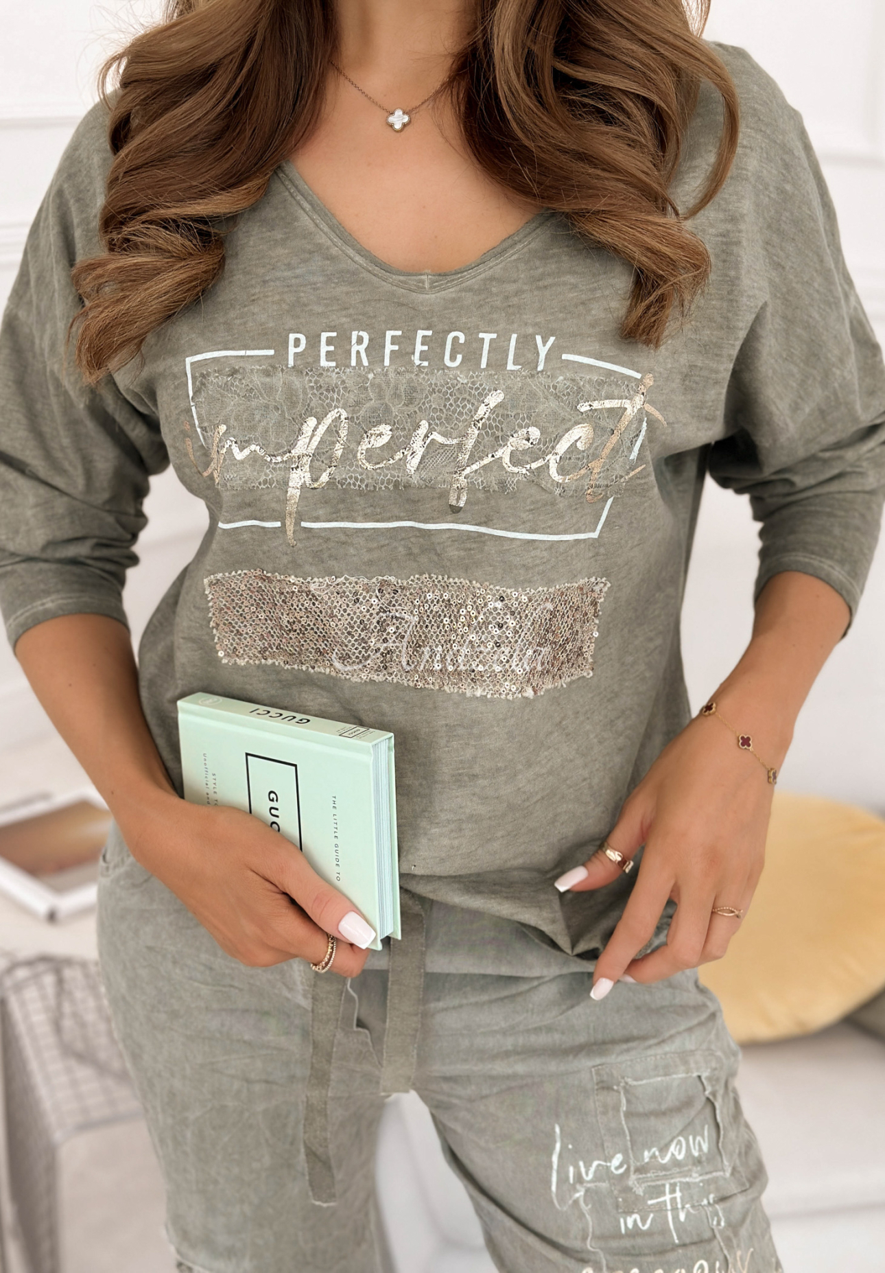 Bavlnená blúzka s flitrami a potlačou Perfectly Imperfect Sivá