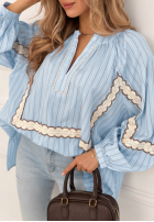 Bawełniana Blúzka w paski z koronką Beauty Begins Now blankytná