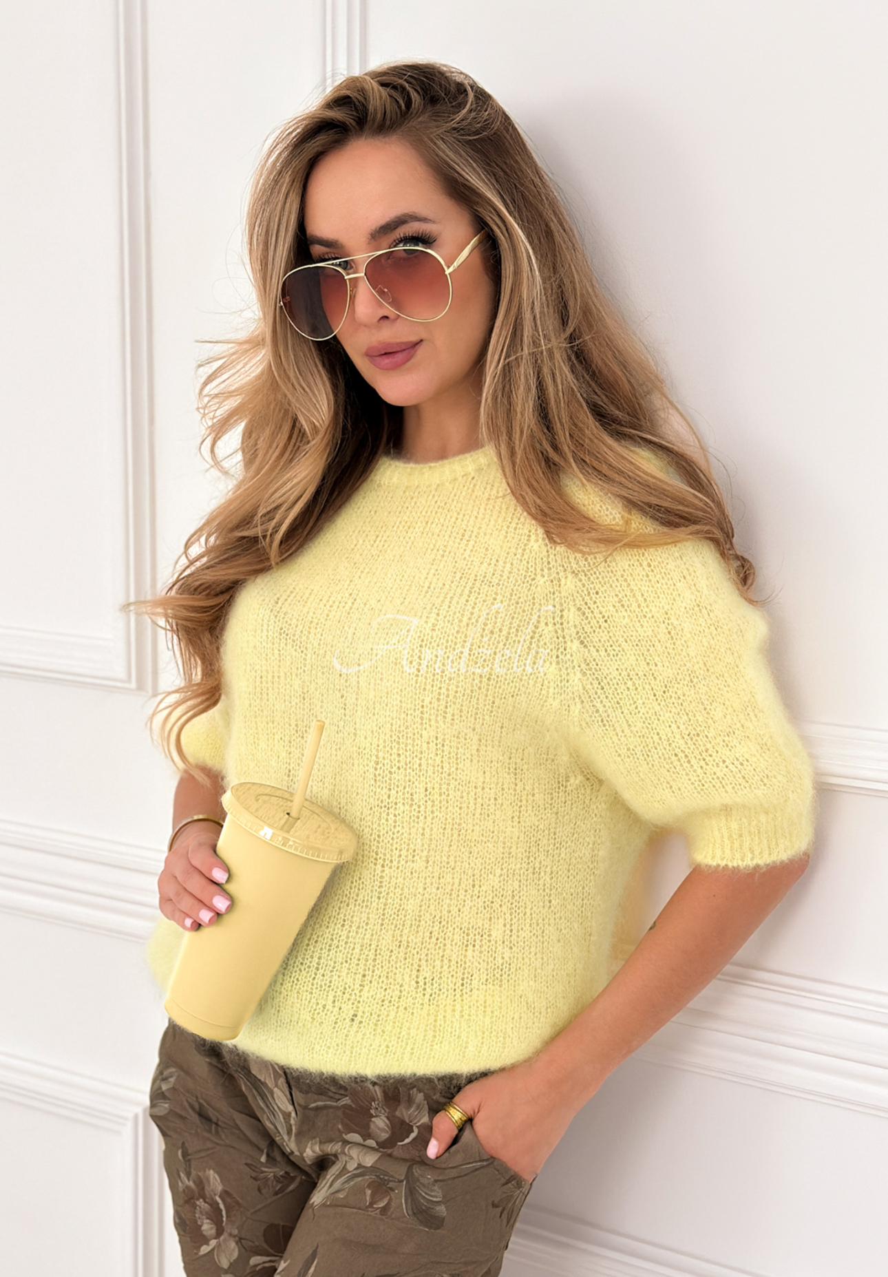 Mäkký mohérový sveter One More Hug banánový