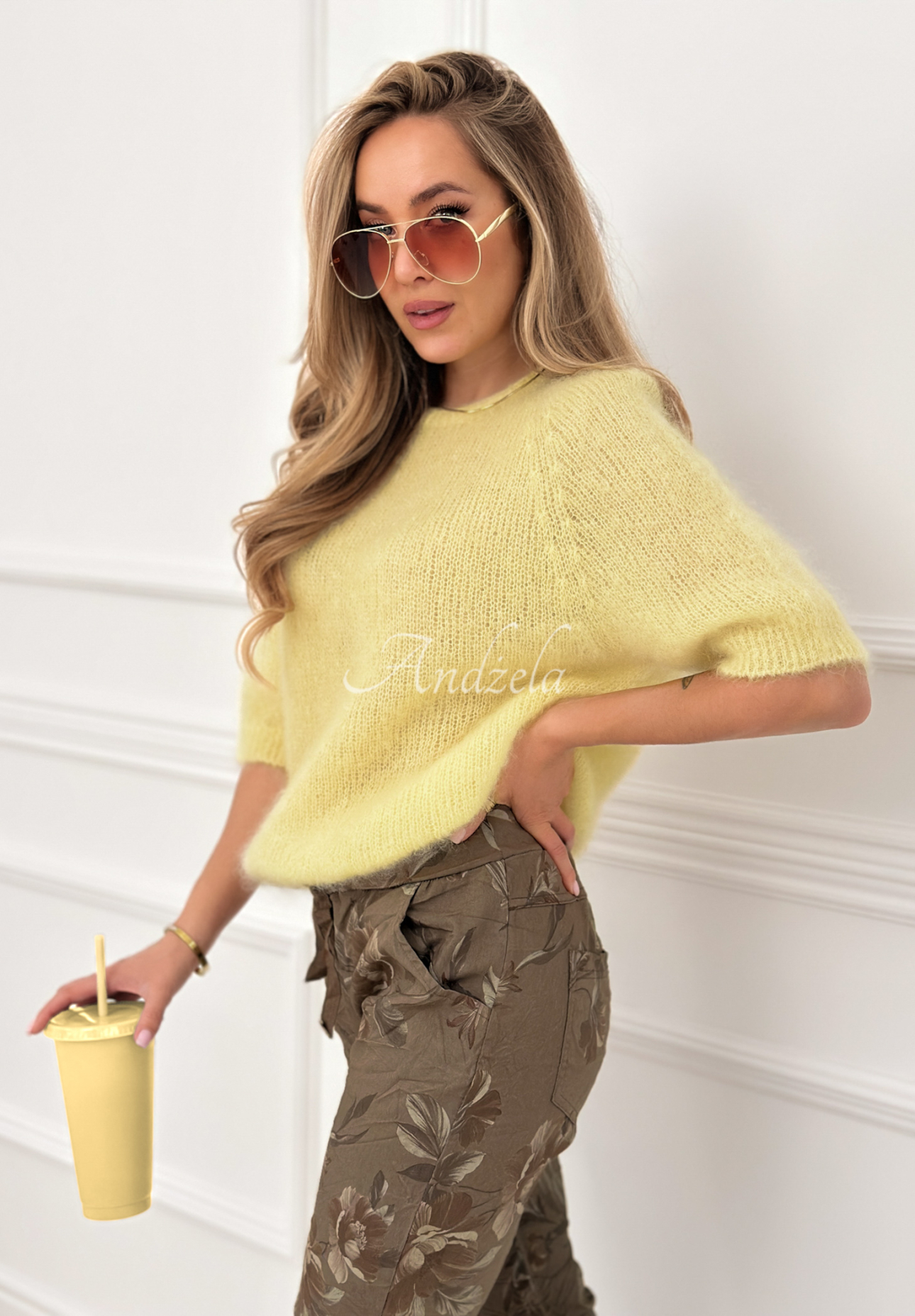 Mäkký mohérový sveter One More Hug banánový