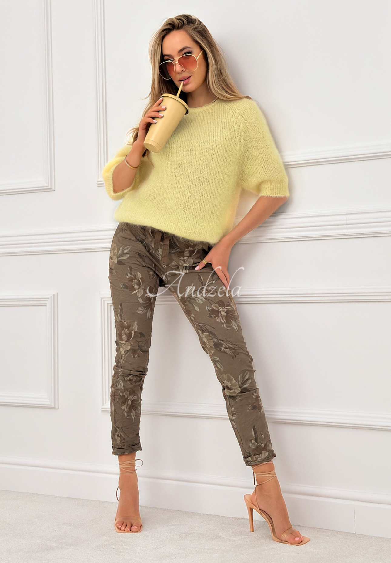 Mäkký mohérový sveter One More Hug banánový