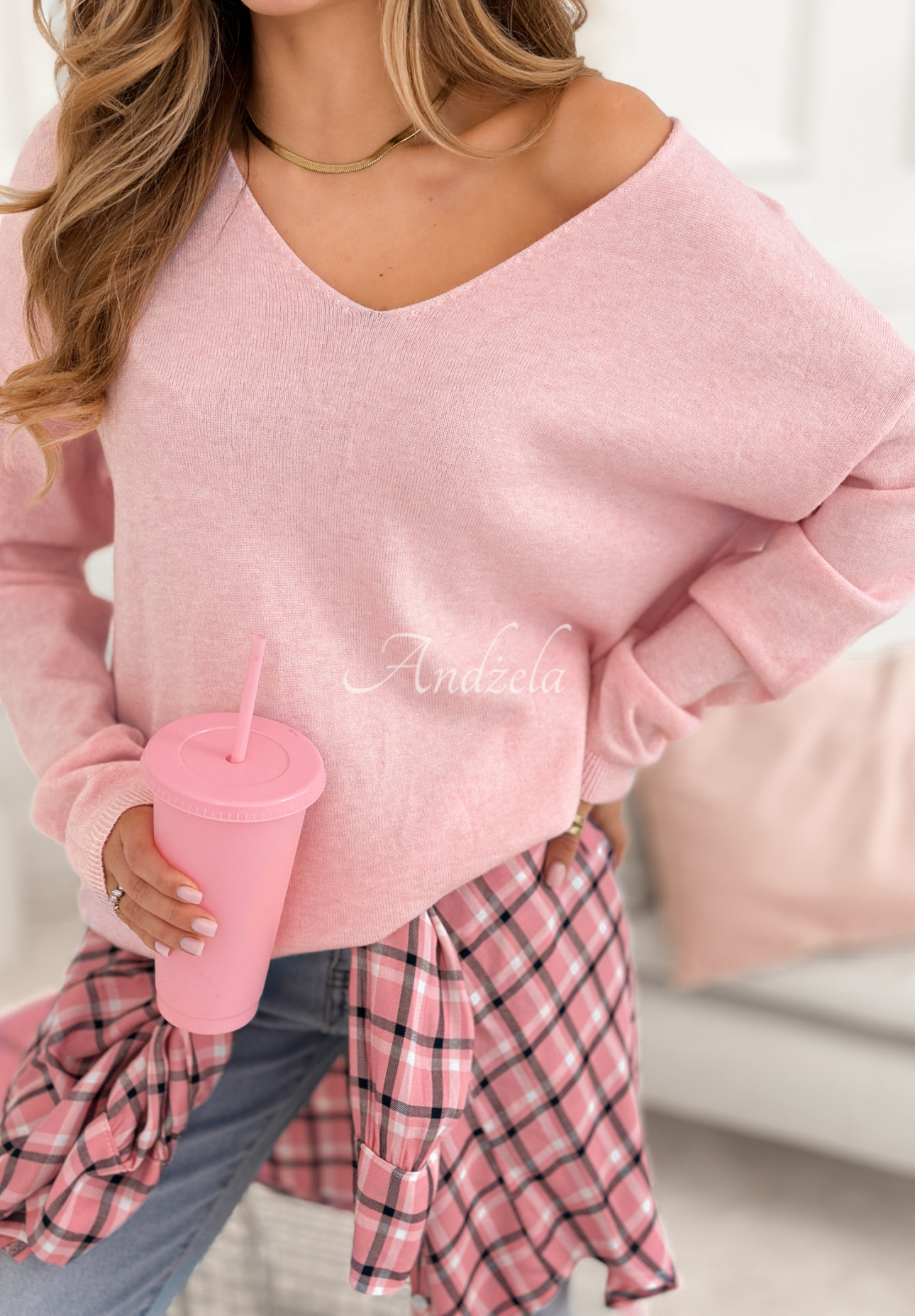 Ľahký sveter s výstrihom Sensibility púdrovo ružová