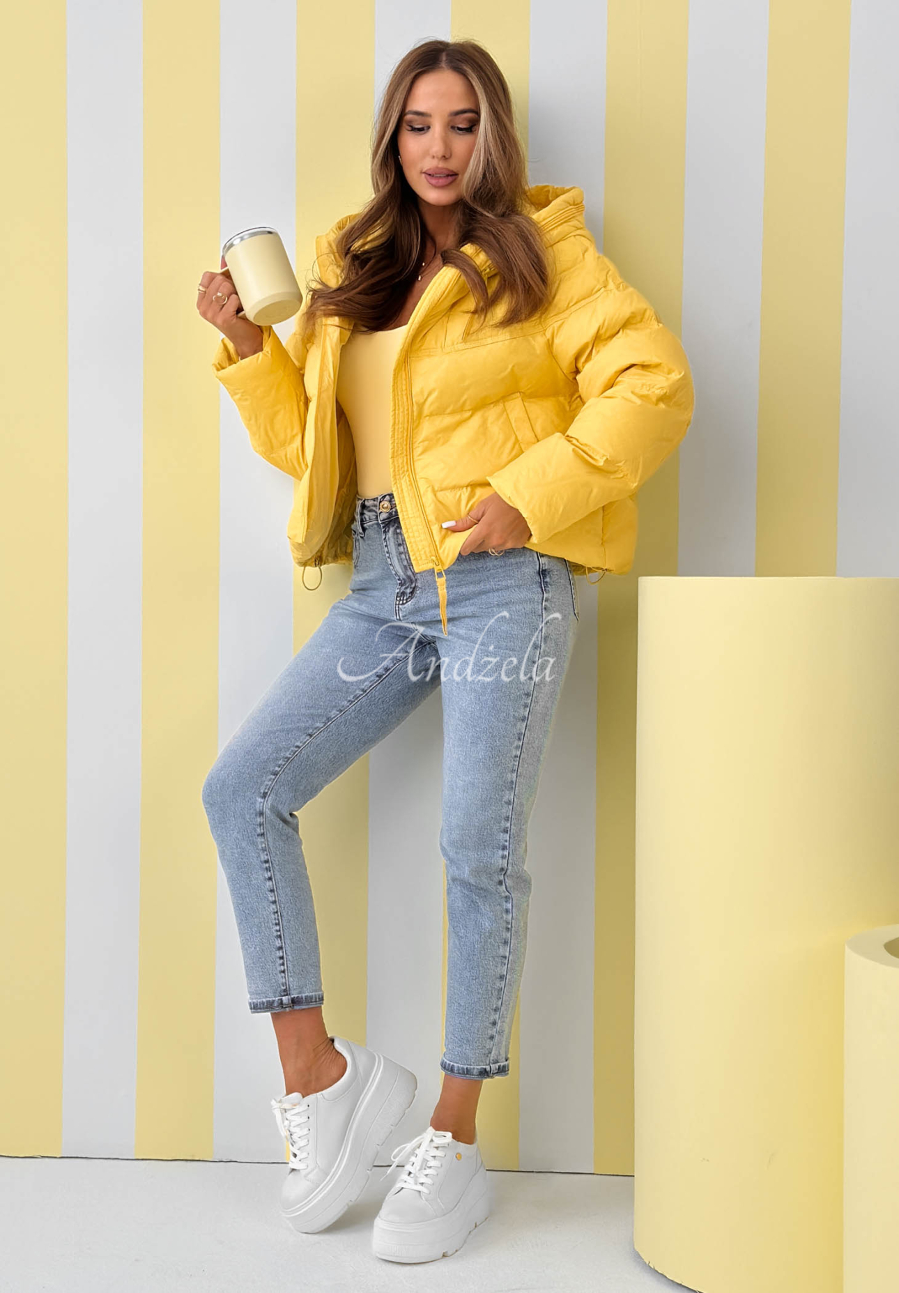 Krátka páperová bunda s kapucňou Must Believe žltá