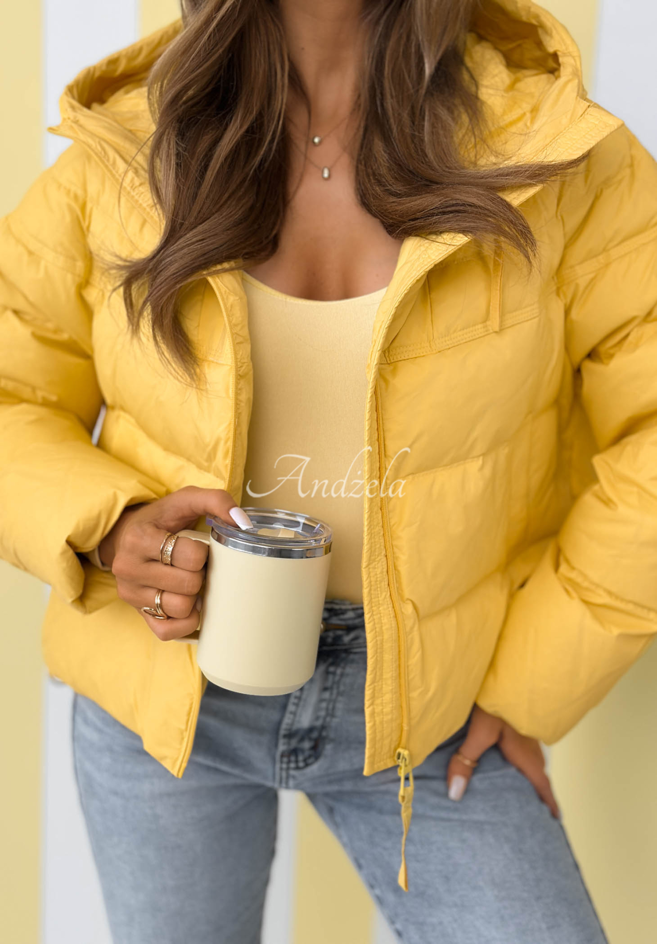 Krátka páperová bunda s kapucňou Must Believe žltá