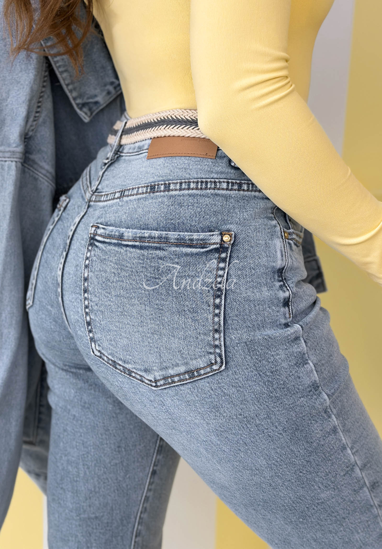 Džínsy mom fit s opaskom Sounds Good modré