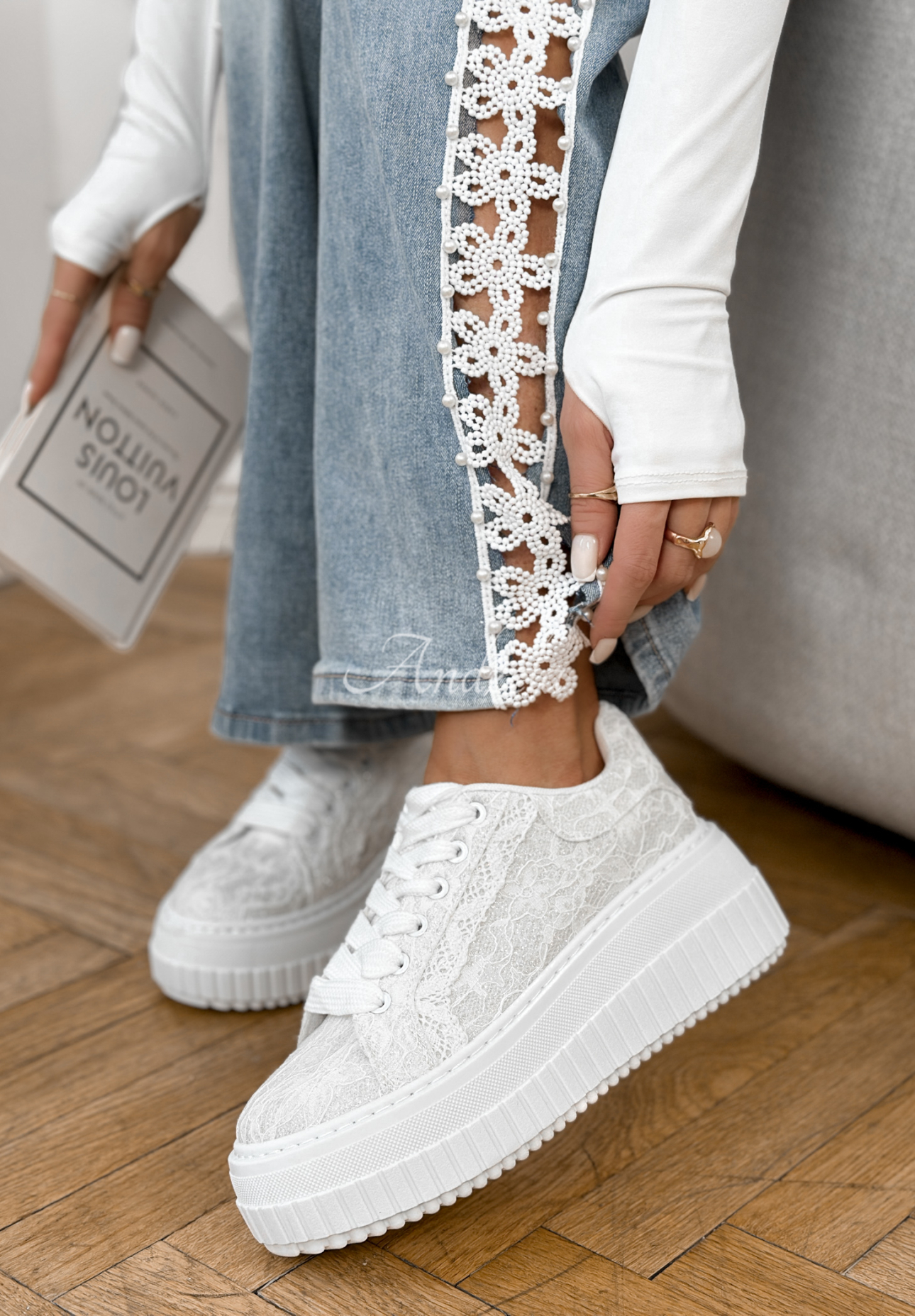 Lesklé čipkované tenisky Don’t Move biele