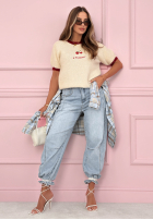 Sveter z haftowanymi wisienkami Cherry Pamour ecru