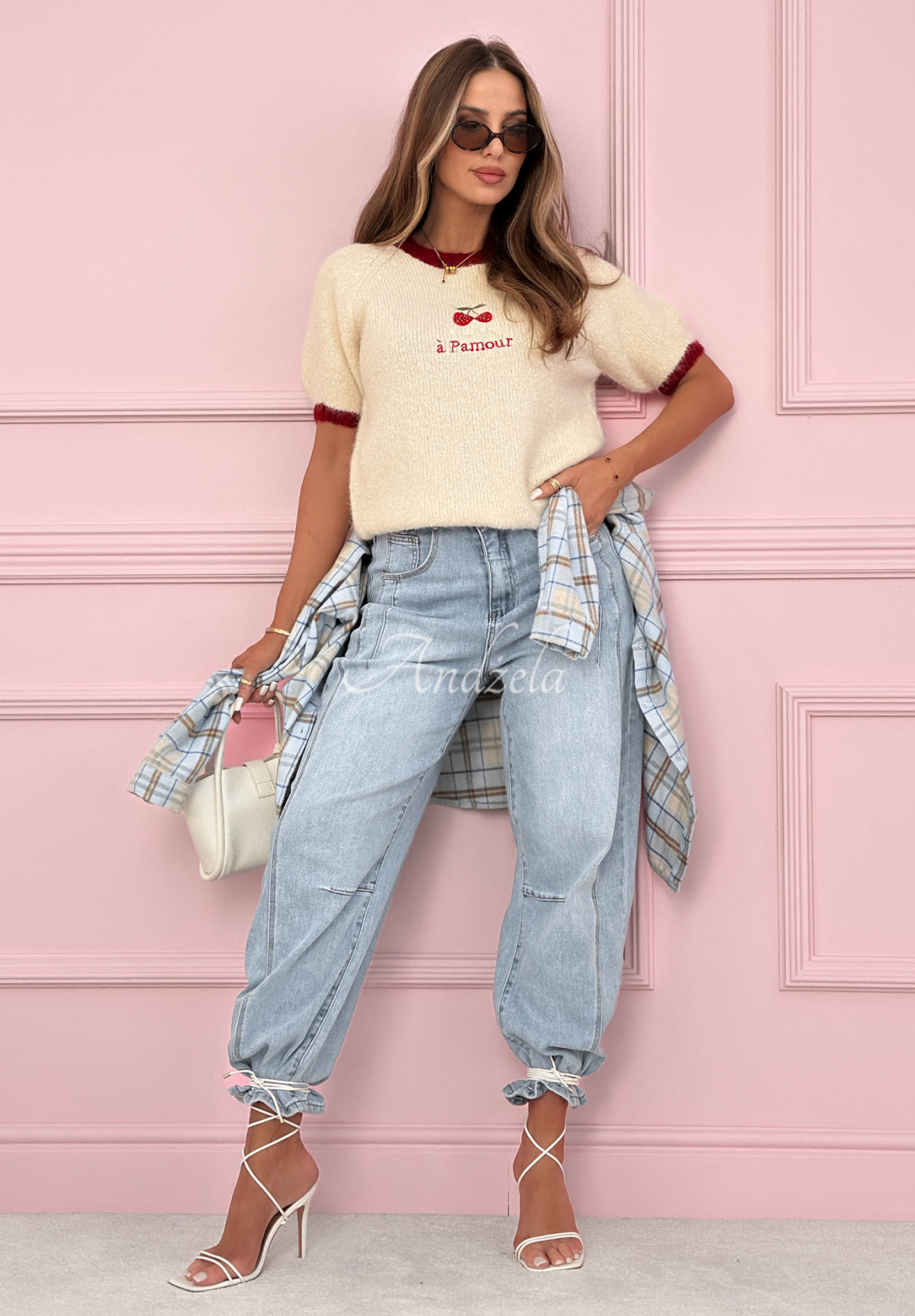 Sveter s vyšívanými čerešňami a viskózou Cherry Pamour svetlobéžový