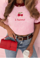 Sveter z haftowanymi wisienkami Cherry Pamour ružový