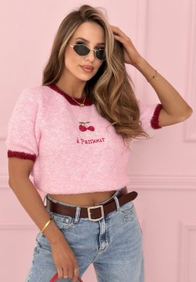 Sveter s vy&scaron;&iacute;van&yacute;mi čere&scaron;ňami a visk&oacute;zou Cherry Pamour ružov&yacute;