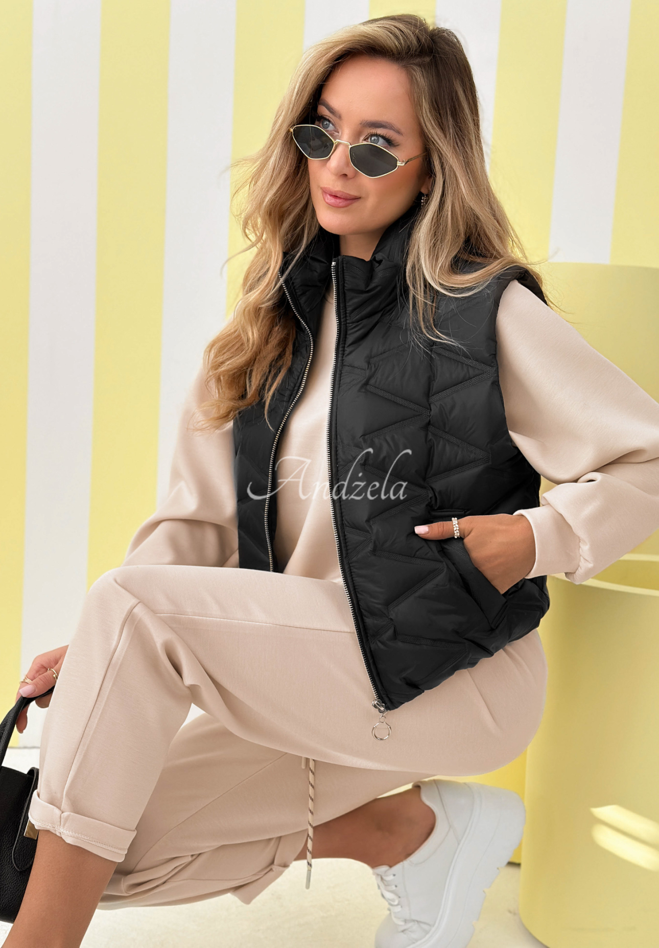 Krátka prešívaná vesta Spring Cloud čierna