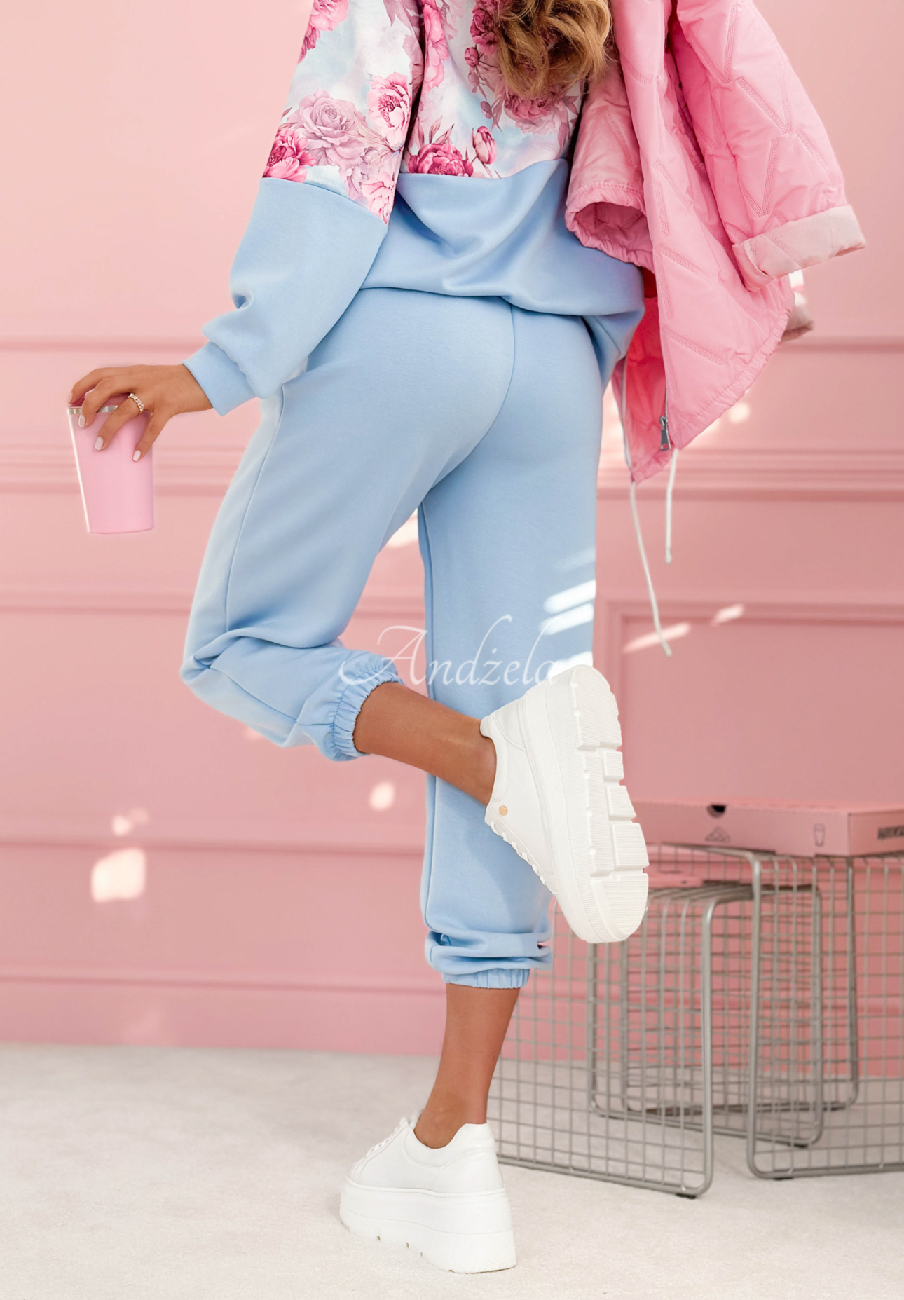 Viskózová tepláková súprava s kvetmi Comfy Floressa blankytný