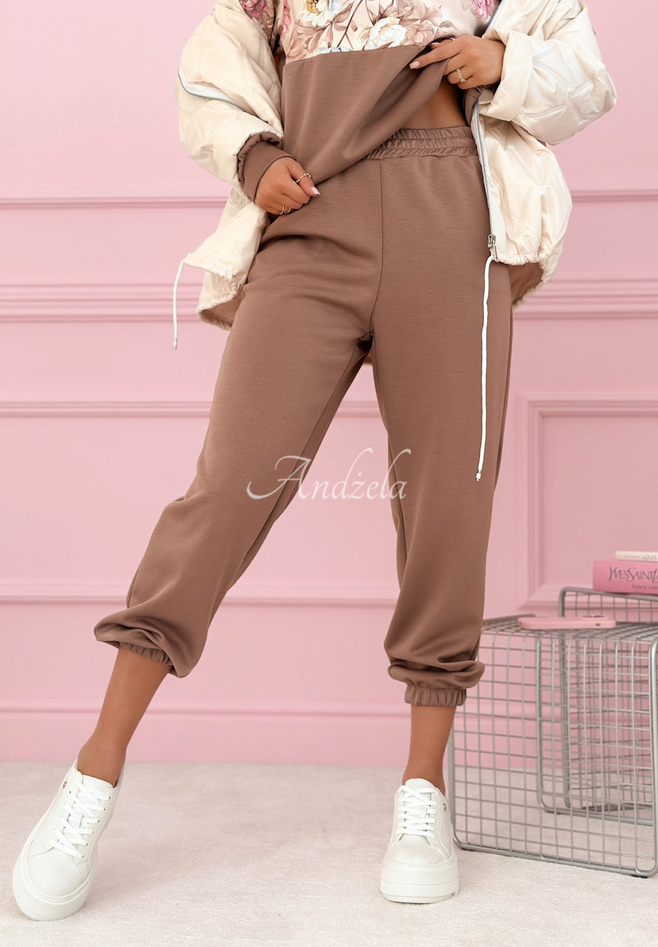 Viskózová tepláková súprava s kvetmi Comfy Floressa Mokka