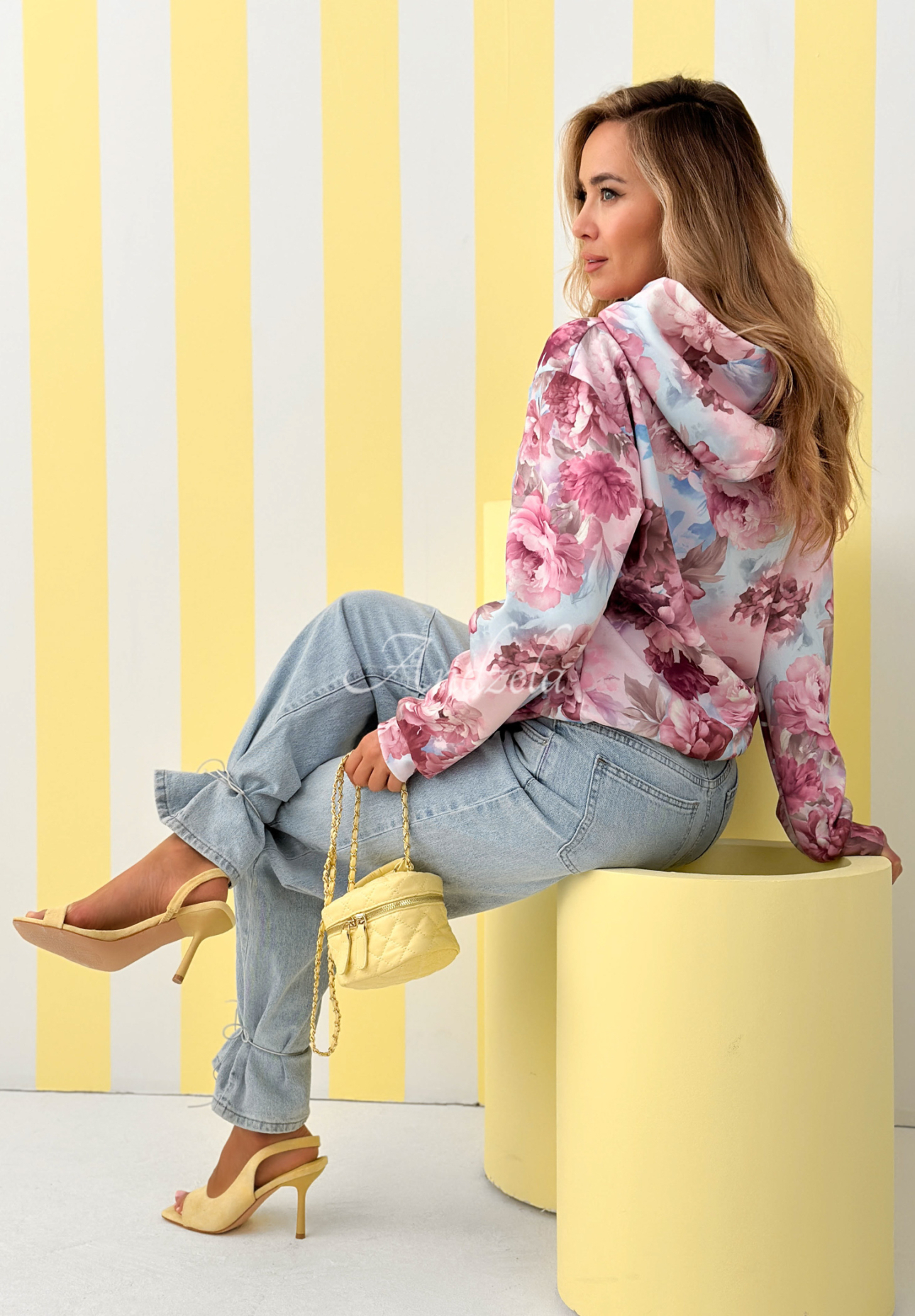 Kvetinová mikina s kapucňou s viskózou Freshly Cut Flowers ružová