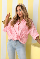 Košeľa z naszytymi kwiatami April Flowers púdrovo ružová