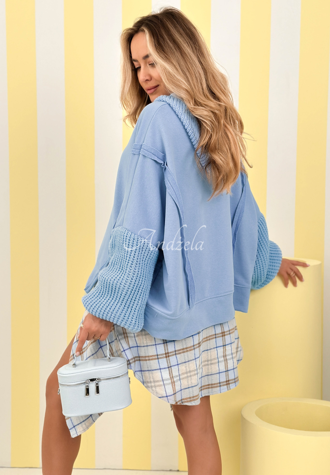 Bavlnená mikina s pletenou kapucňou a rukávmi Think About It modrá