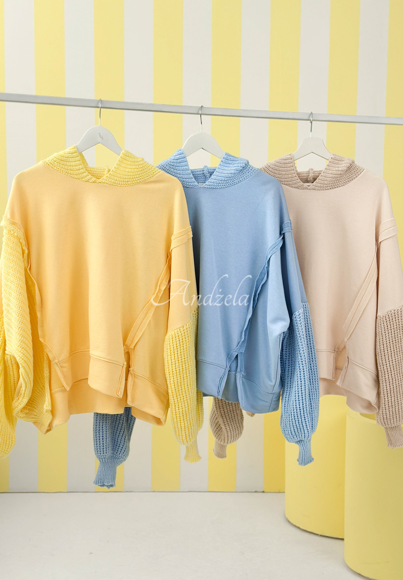 Bavlnená mikina s pletenou kapucňou a rukávmi Think About It žltá