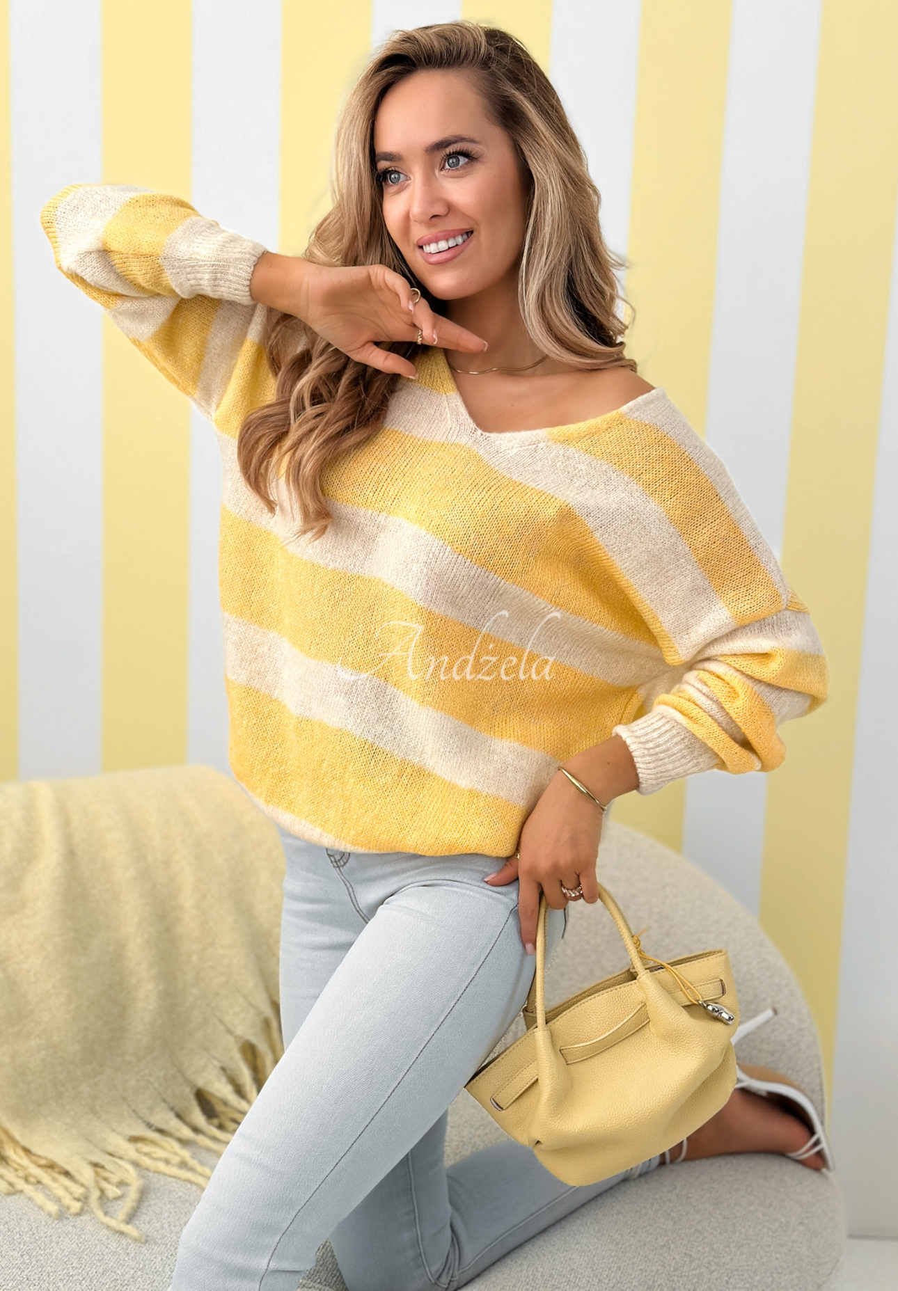 Pruhovaný sveter s výstrihom Springtime Stripes béžovo-žltá