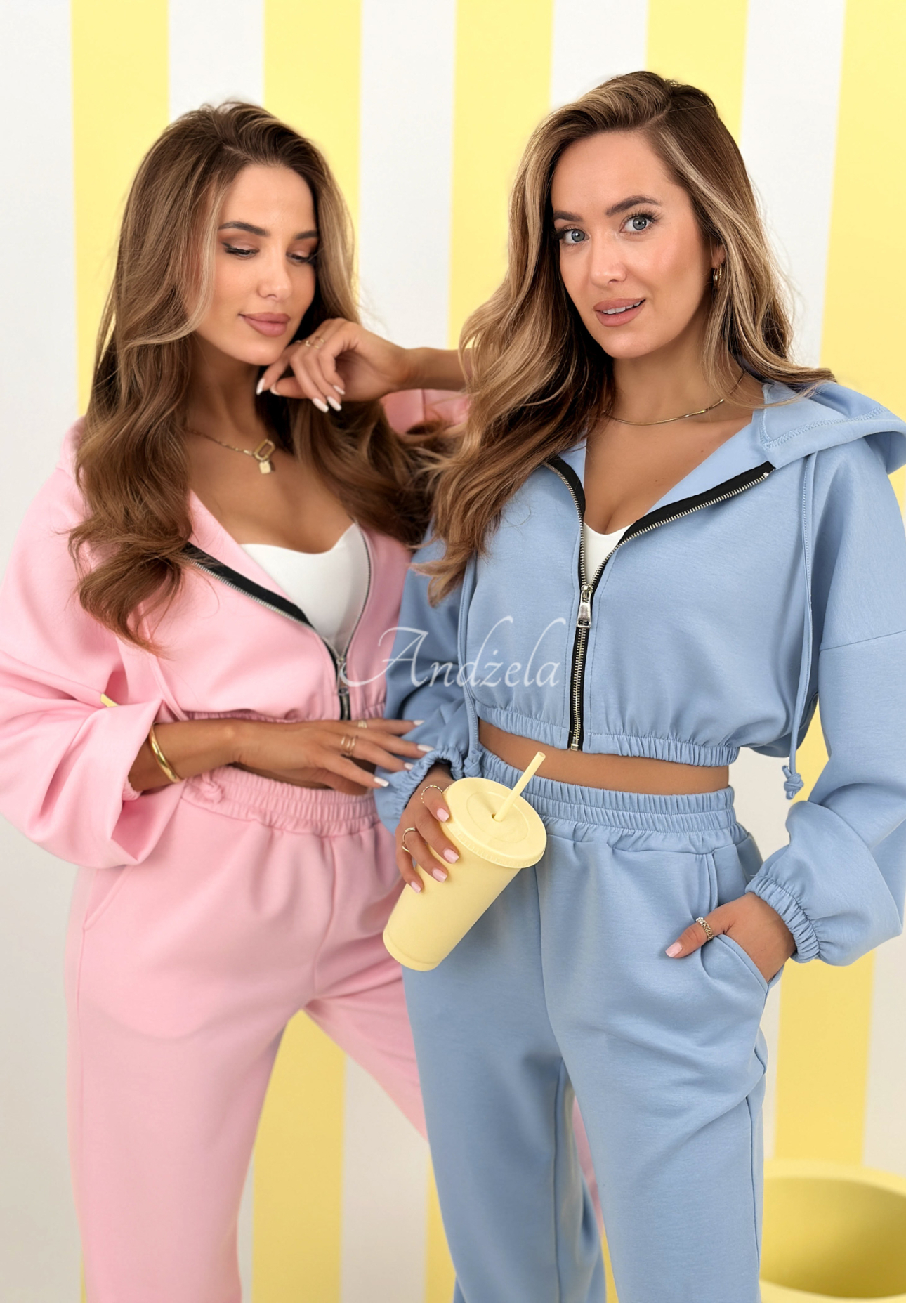 Krátka mikina s viskózu s kapucňou New Season Baddie blankytná