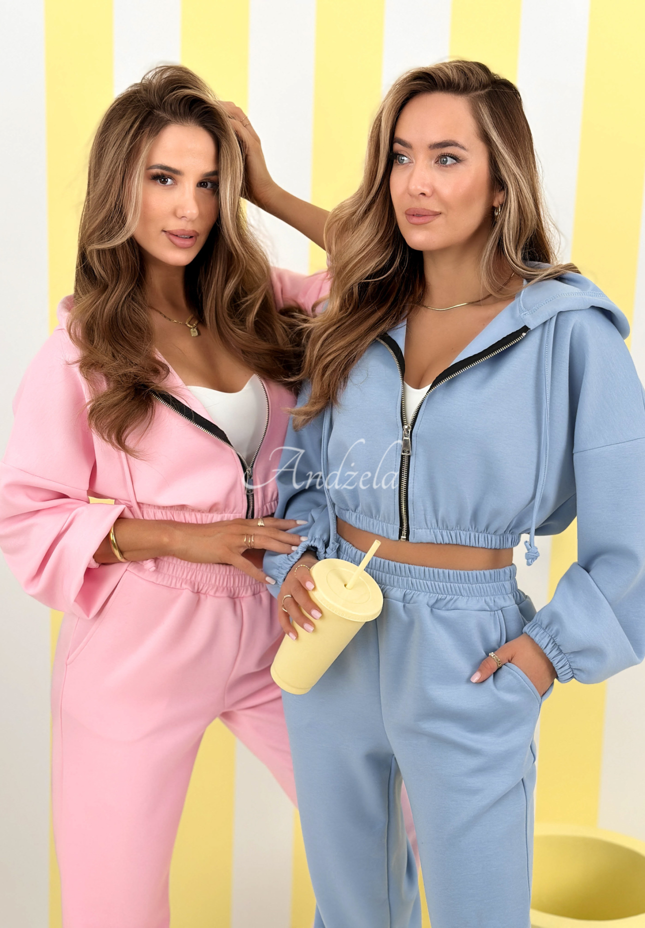 Krátka mikina s viskózu s kapucňou New Season Baddie blankytná