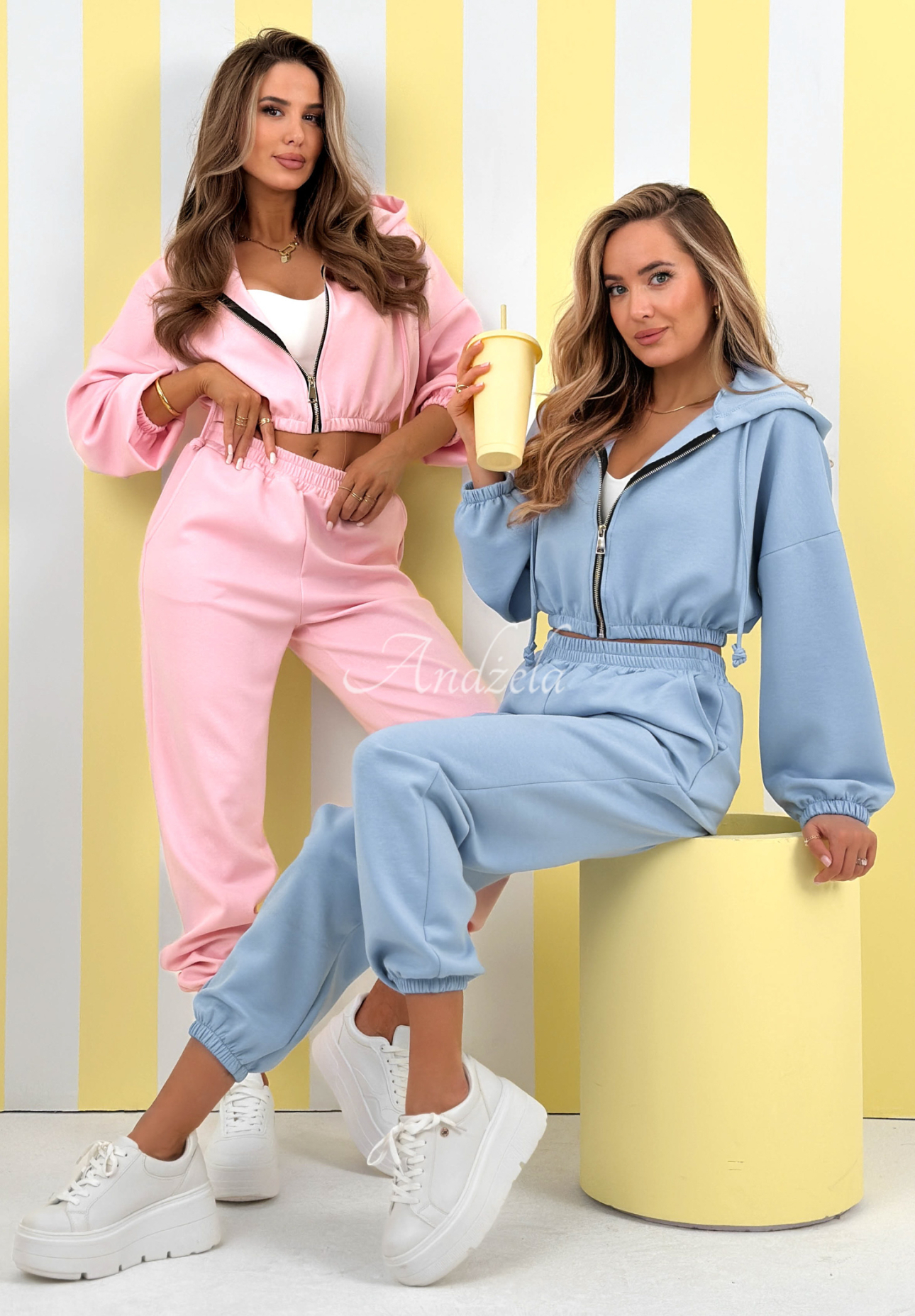 Krátka mikina s viskózu s kapucňou New Season Baddie púdrovo ružová