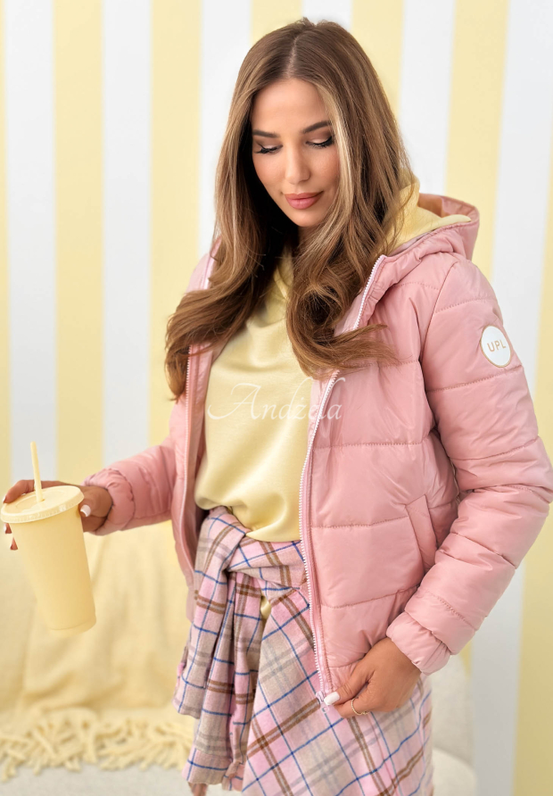 Pre&scaron;&iacute;van&aacute; bunda s kapucňou Warm Daylight p&uacute;drovo ružov&aacute;