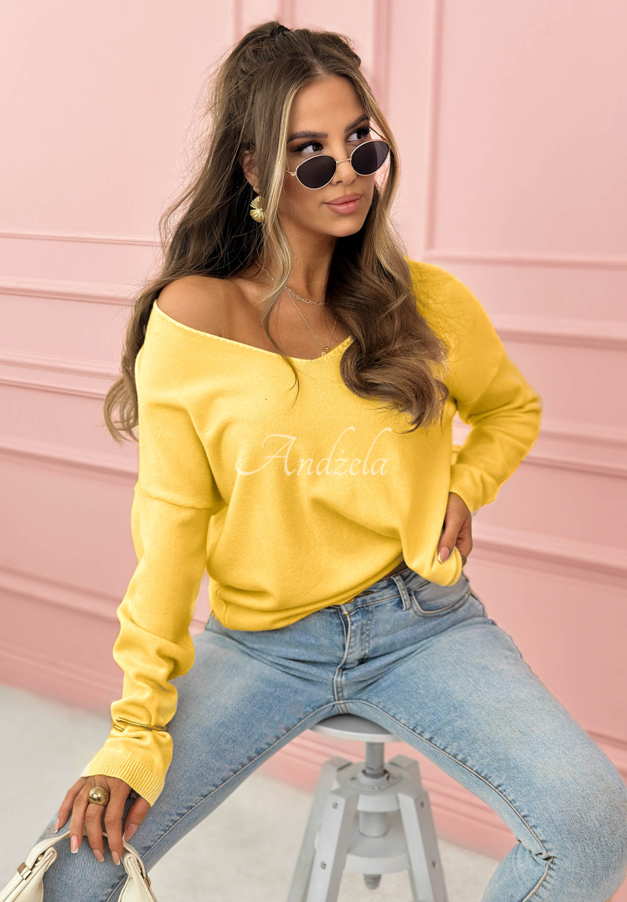 Ľahký sveter s výstrihom Sensibility žltá